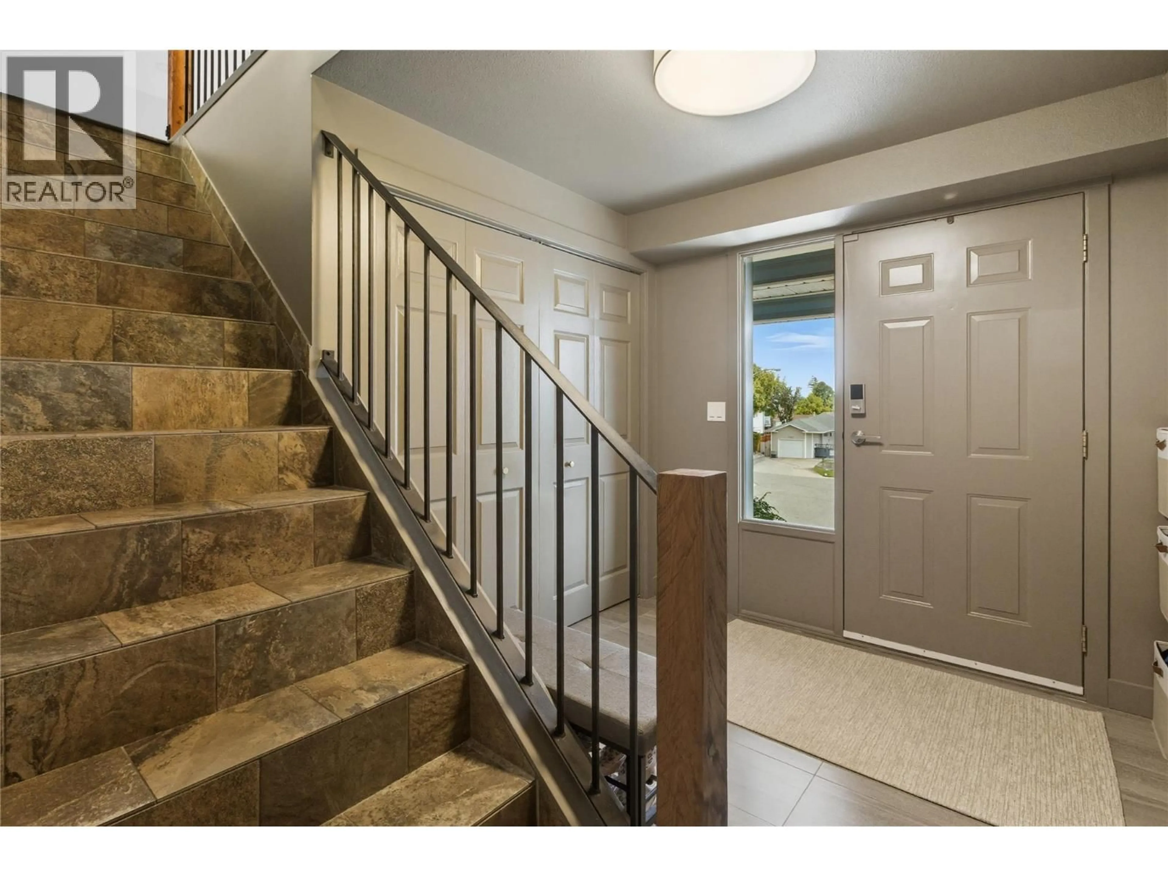 Indoor entryway for 2439 DRUMMOND COURT, Kamloops British Columbia V1S1T9