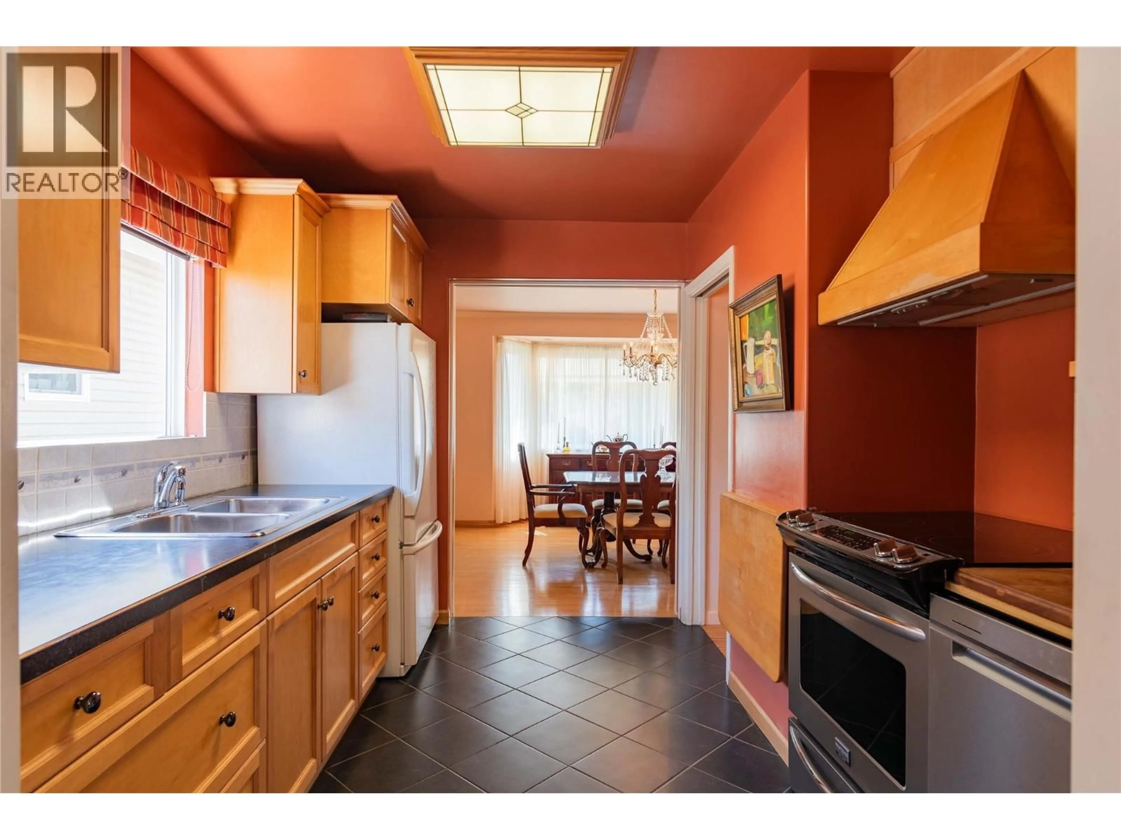 Standard kitchen, ceramic/tile floor for 945 THACKERAY STREET, Warfield British Columbia V1R2C3