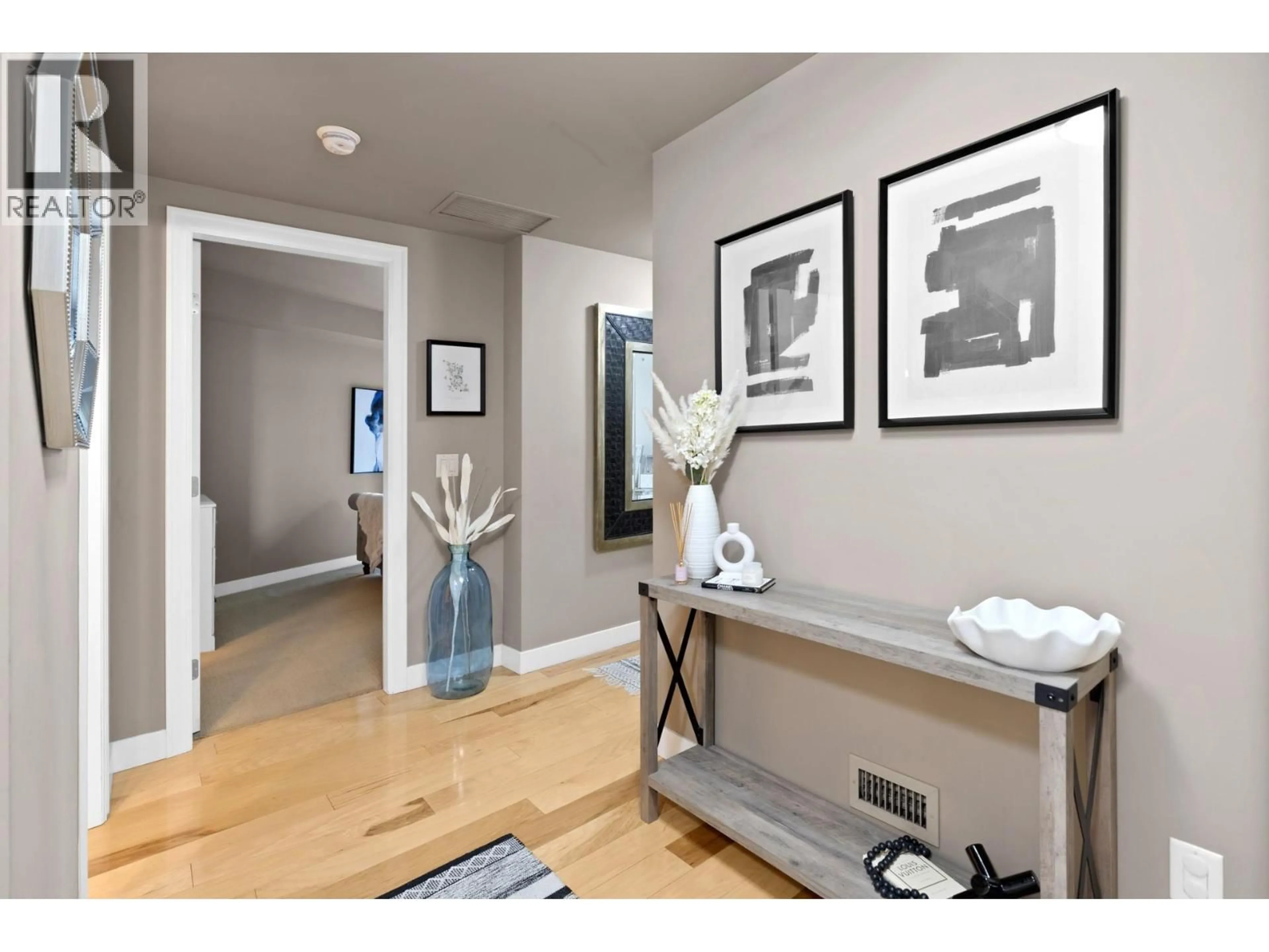 Indoor entryway for 201 - 600 SARSONS ROAD, Kelowna British Columbia V1W5H5