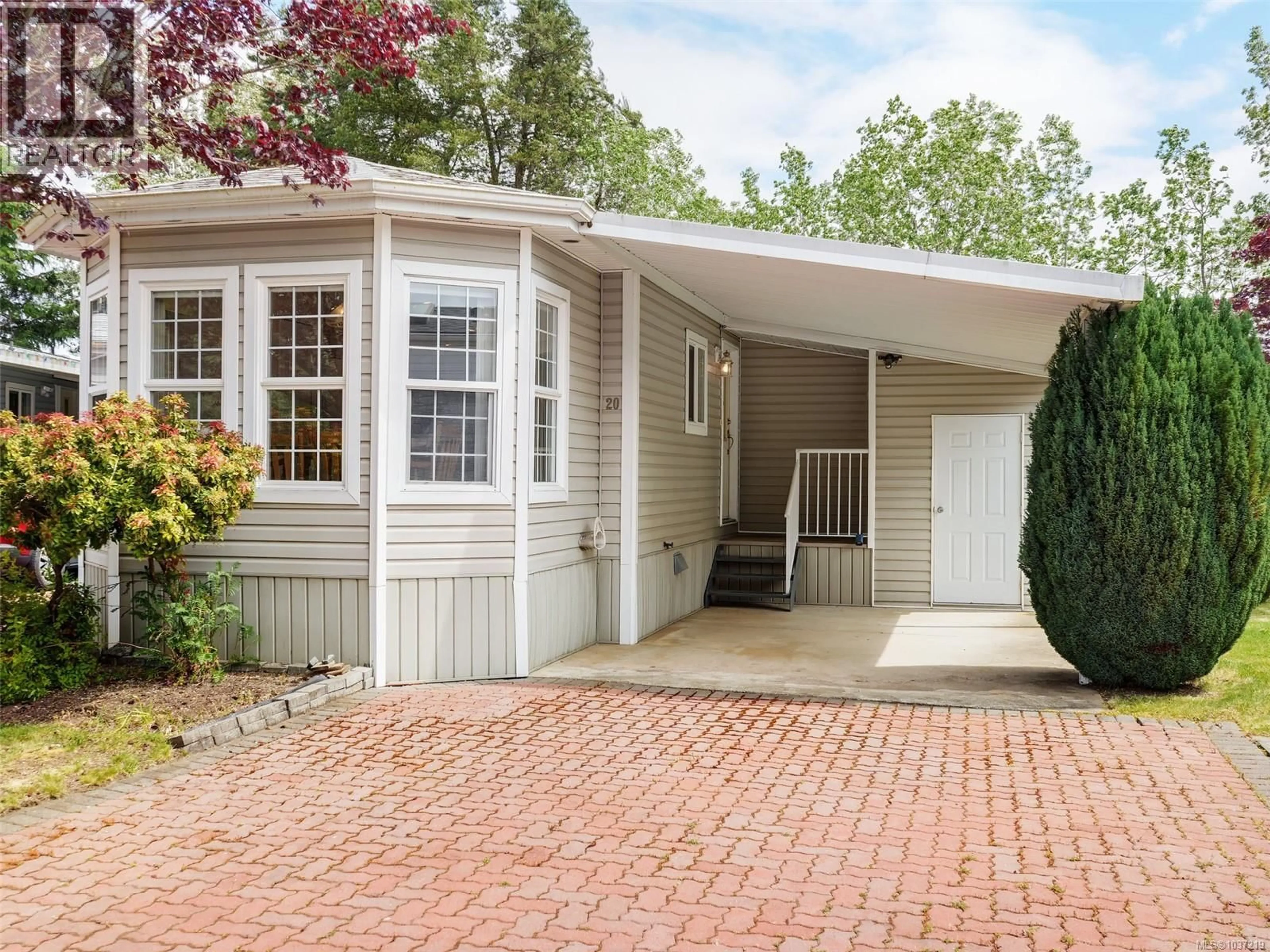 Home with vinyl exterior material, street for 20 - 7401 CENTRAL SAANICH ROAD, Central Saanich British Columbia V8M2B5