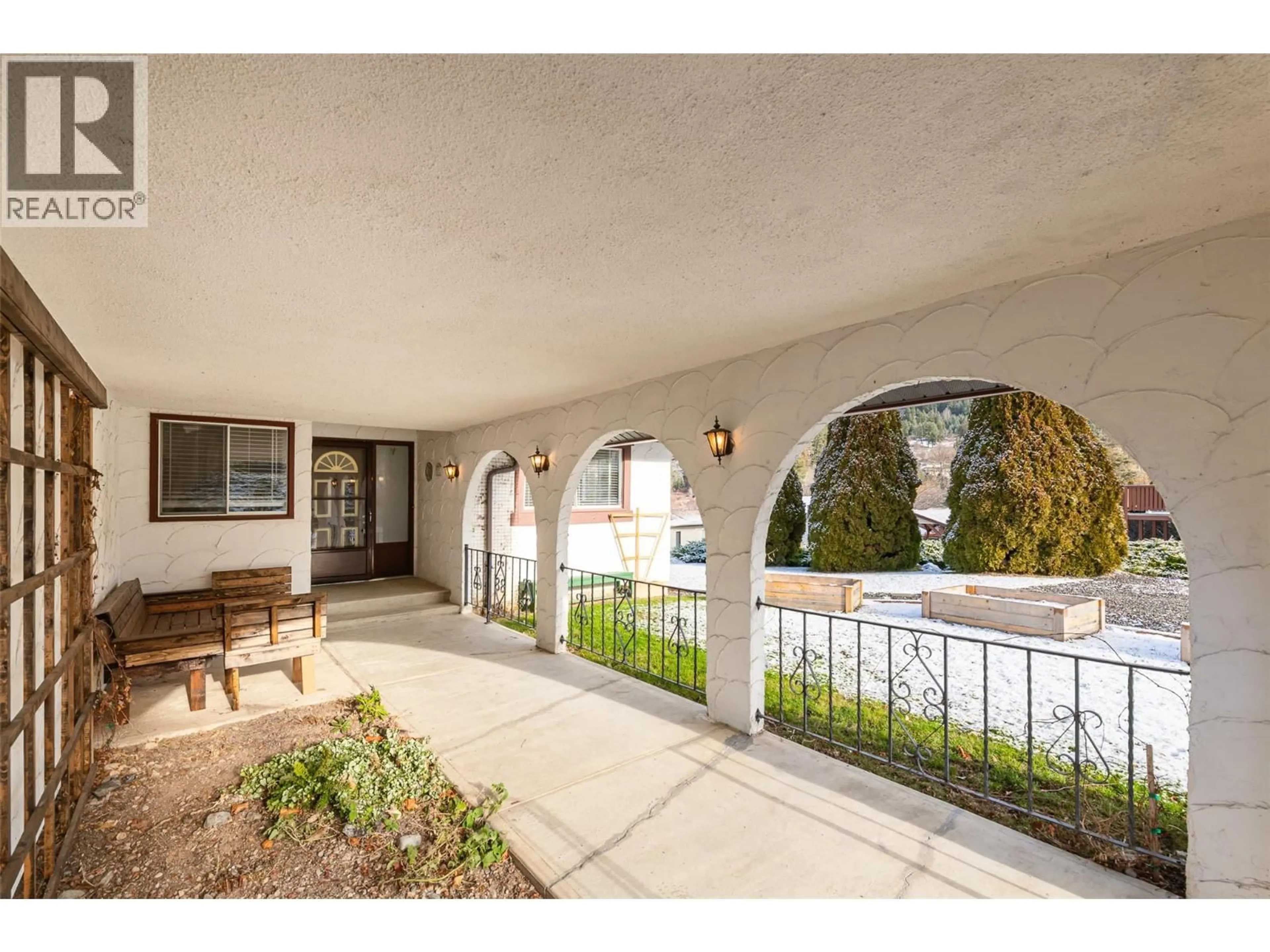 Patio, street for 703 11TH AVENUE NORTH, Creston British Columbia V0B1G4