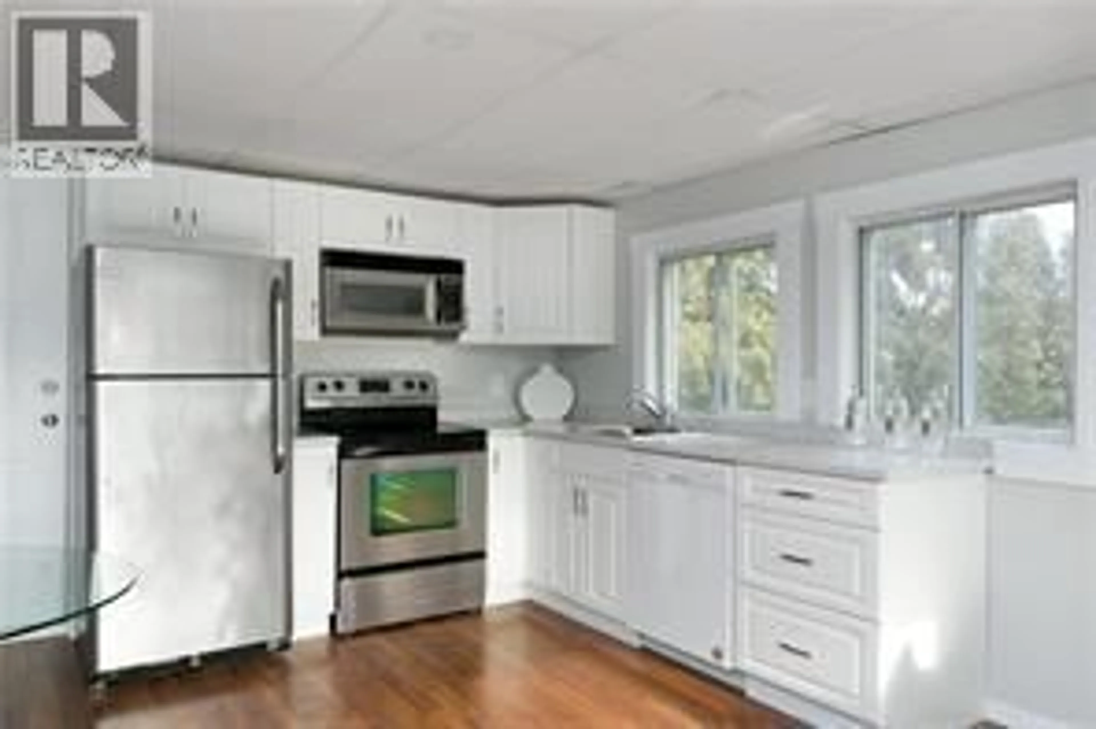 Standard kitchen, unknown for 130 DYSART ROAD, Kelowna British Columbia V1X3R1