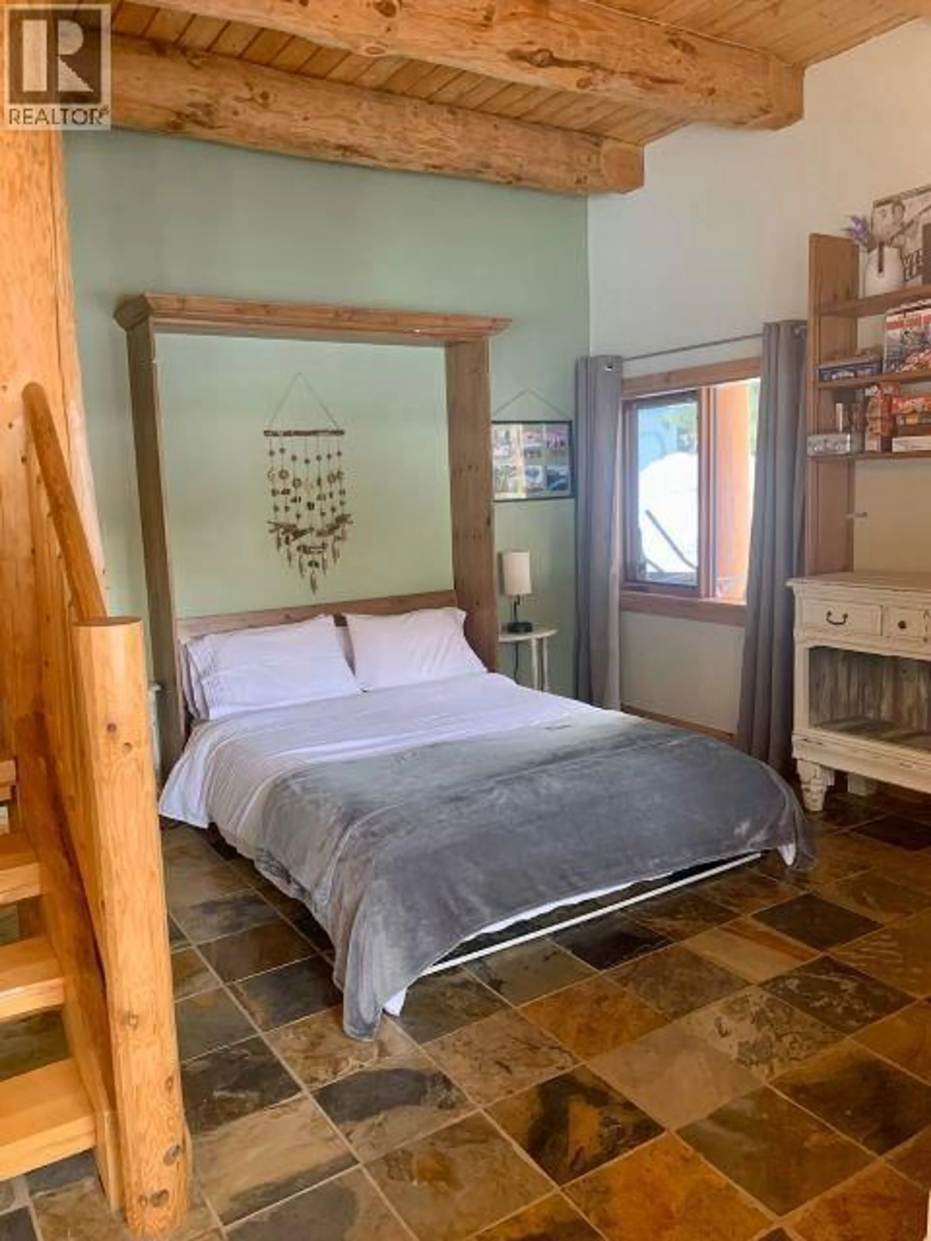 Bedroom with bed, unknown for 3866 ROCK ISLAND ROAD, Nakusp British Columbia V0G1R1