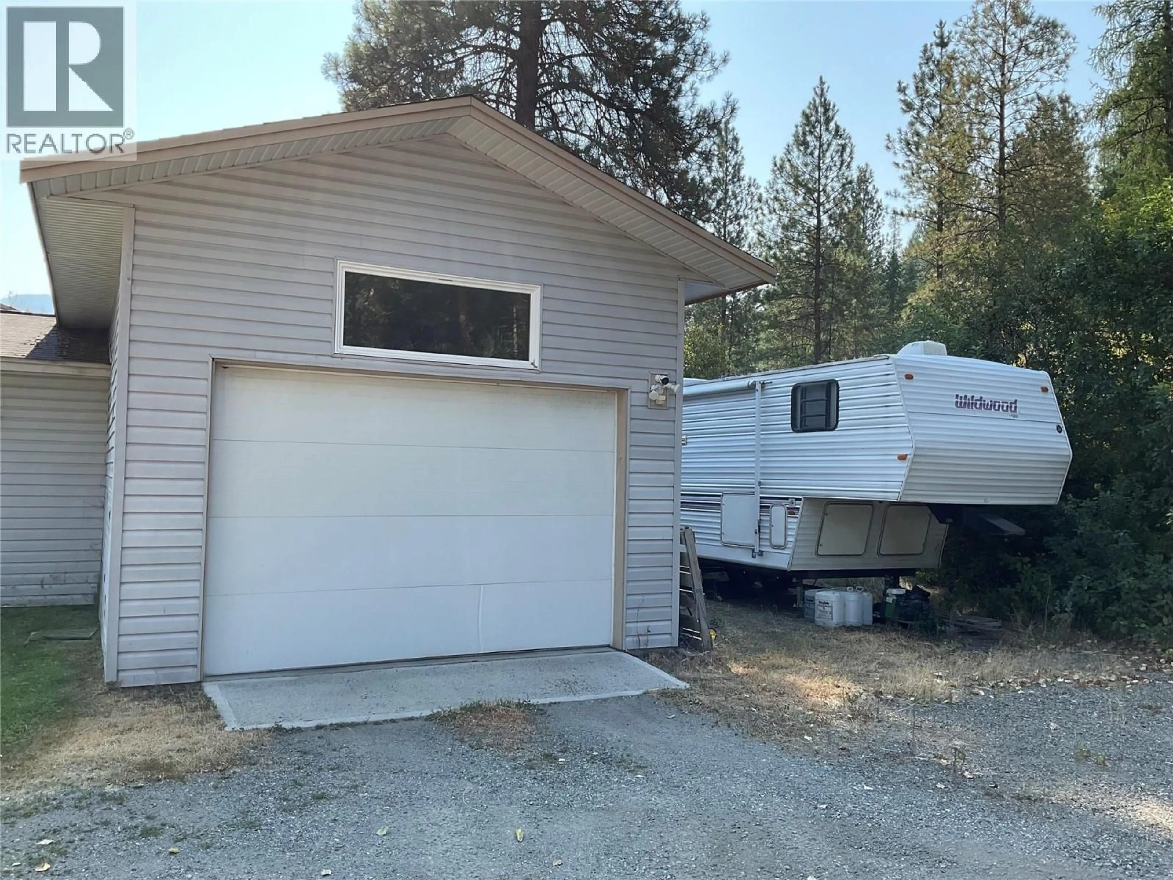 Indoor garage for 706 CENTRAL AVENUE, Midway British Columbia V0H1M0