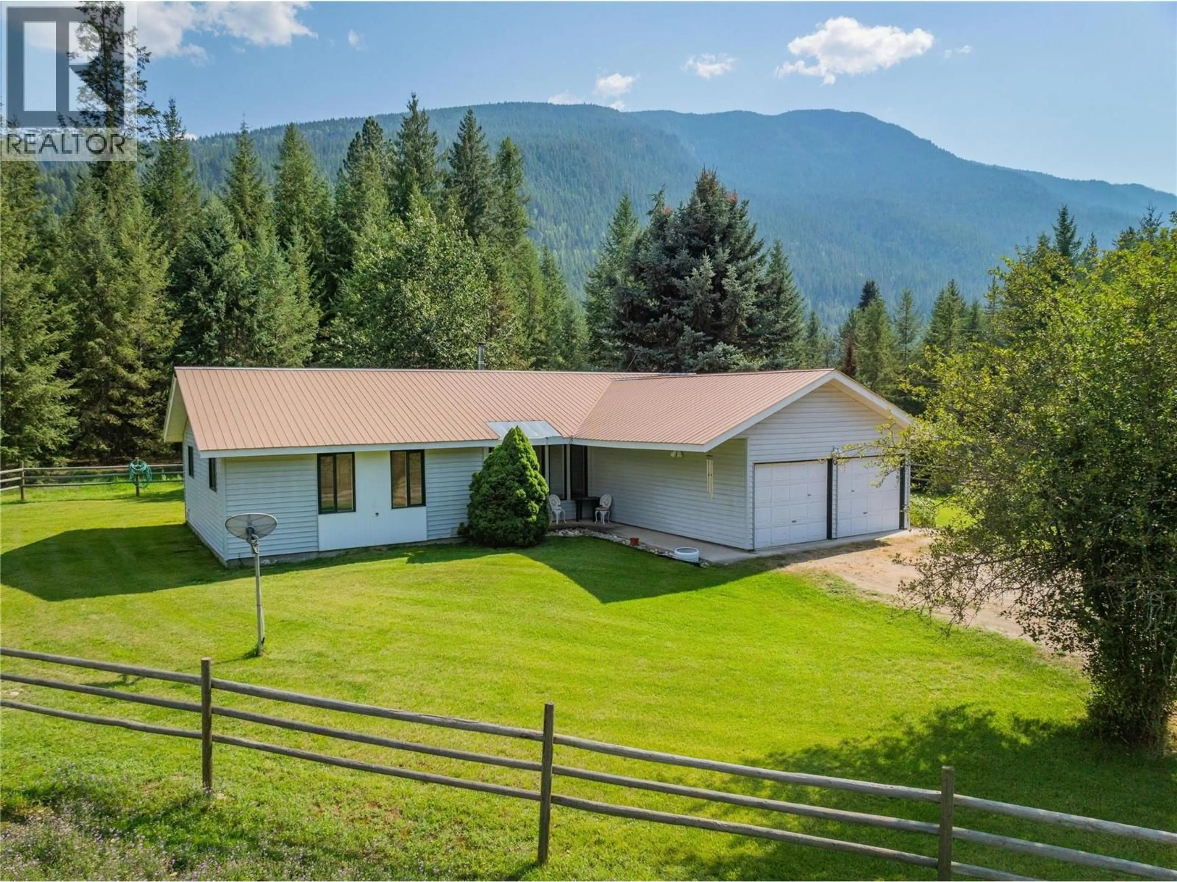 A pic from outside/outdoor area/front of a property/back of a property/a pic from drone, mountain view for 5132 PEDRO CREEK ROAD, Winlaw British Columbia V0G2J0
