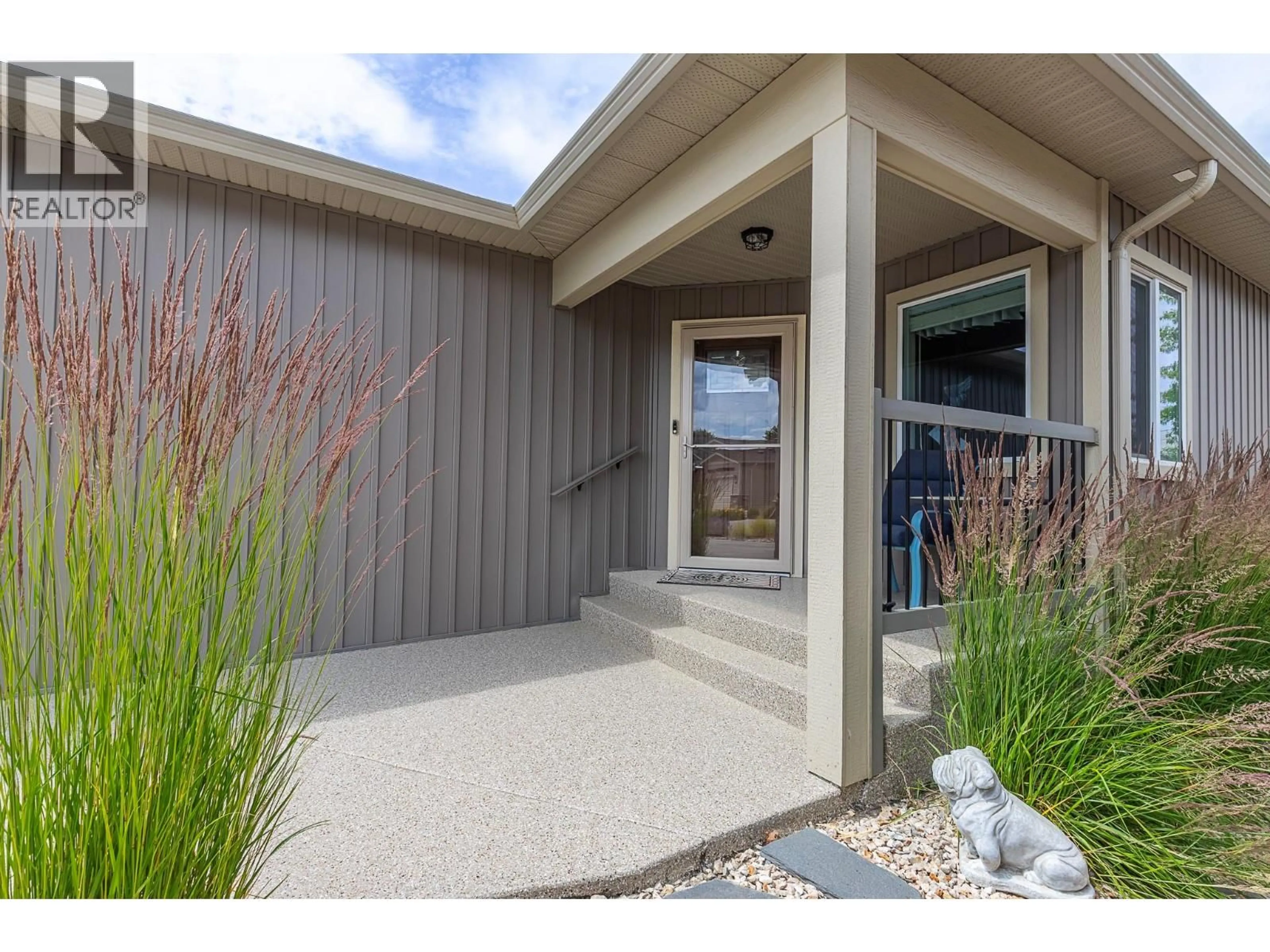 Indoor entryway for 63 - 2100 55 AVENUE, Vernon British Columbia V1T9Y6