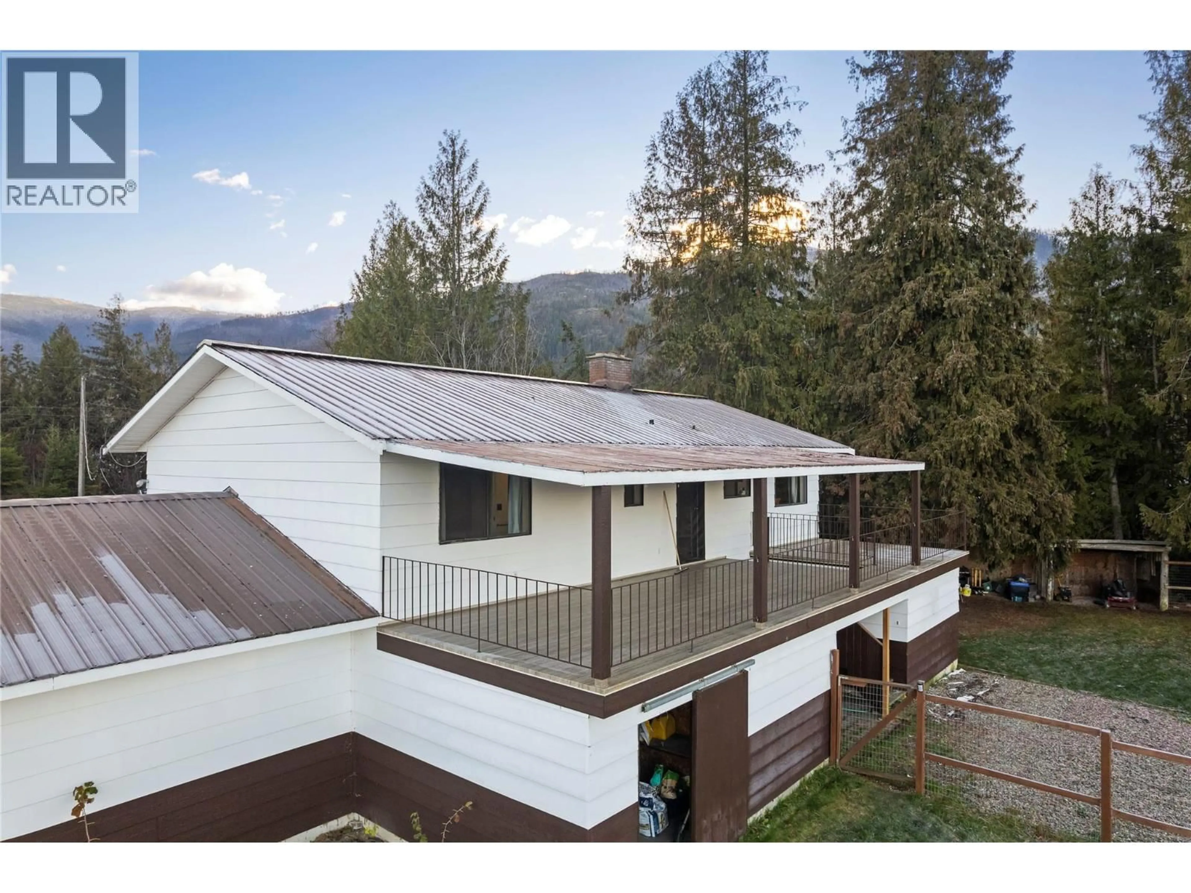 A pic from outside/outdoor area/front of a property/back of a property/a pic from drone, mountain view for 1307 FREDRICKSON ROAD, Sorrento British Columbia V0E2W1