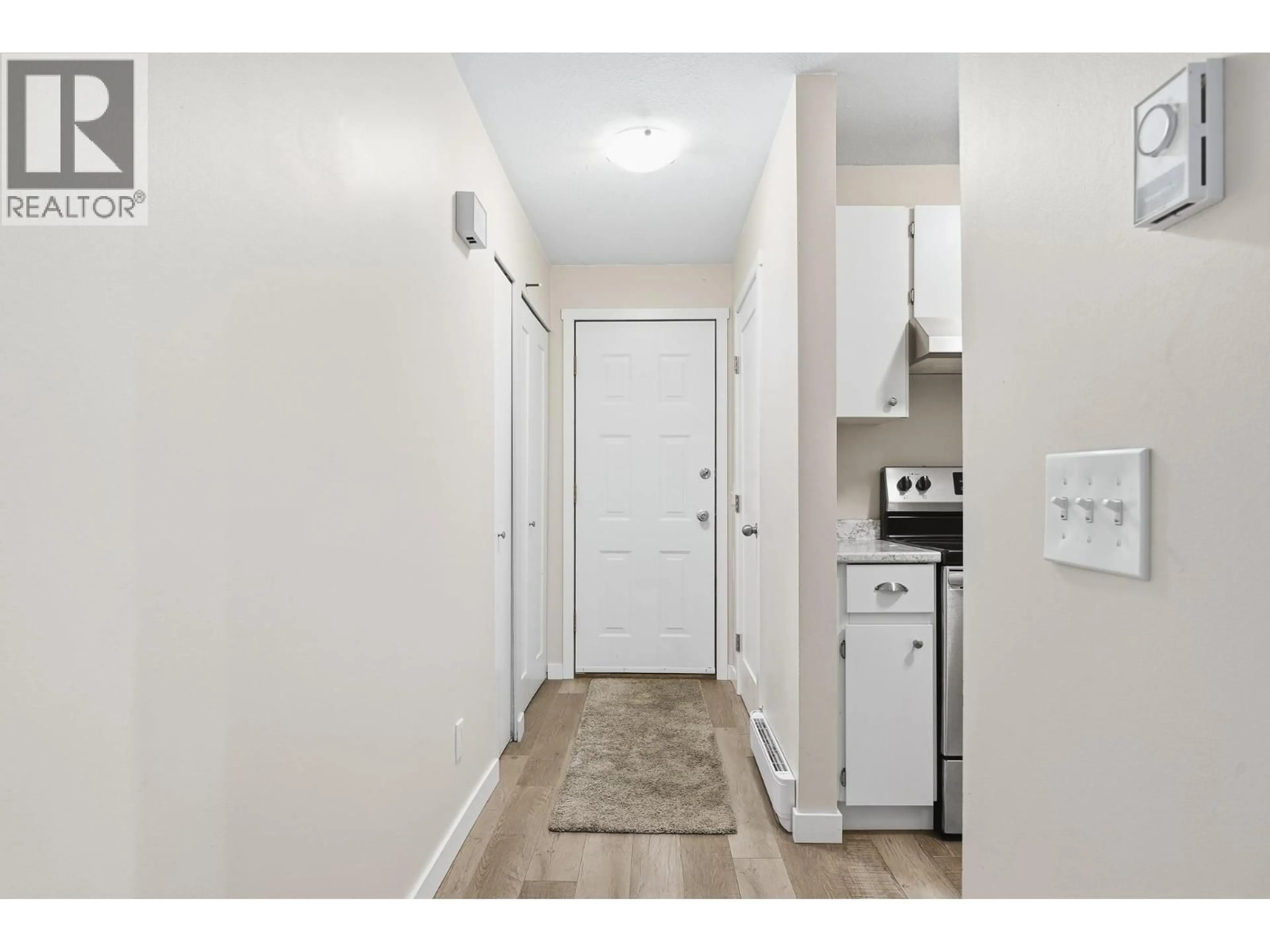 Indoor entryway for 16 - 3413 OKANAGAN AVENUE, Vernon British Columbia V1T1K5