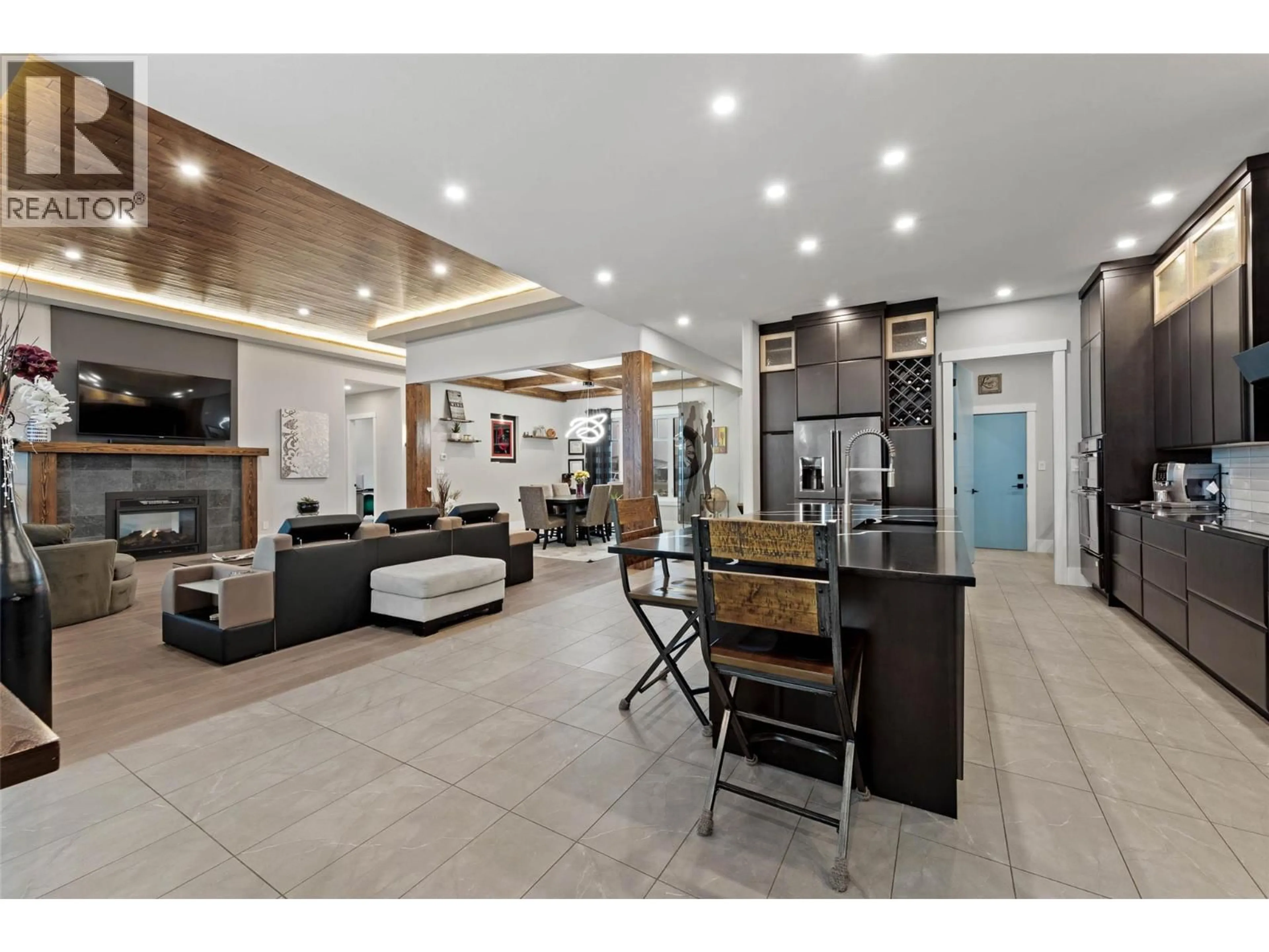 Lobby for 1314 MYRA PLACE, Kamloops British Columbia V2E0C3