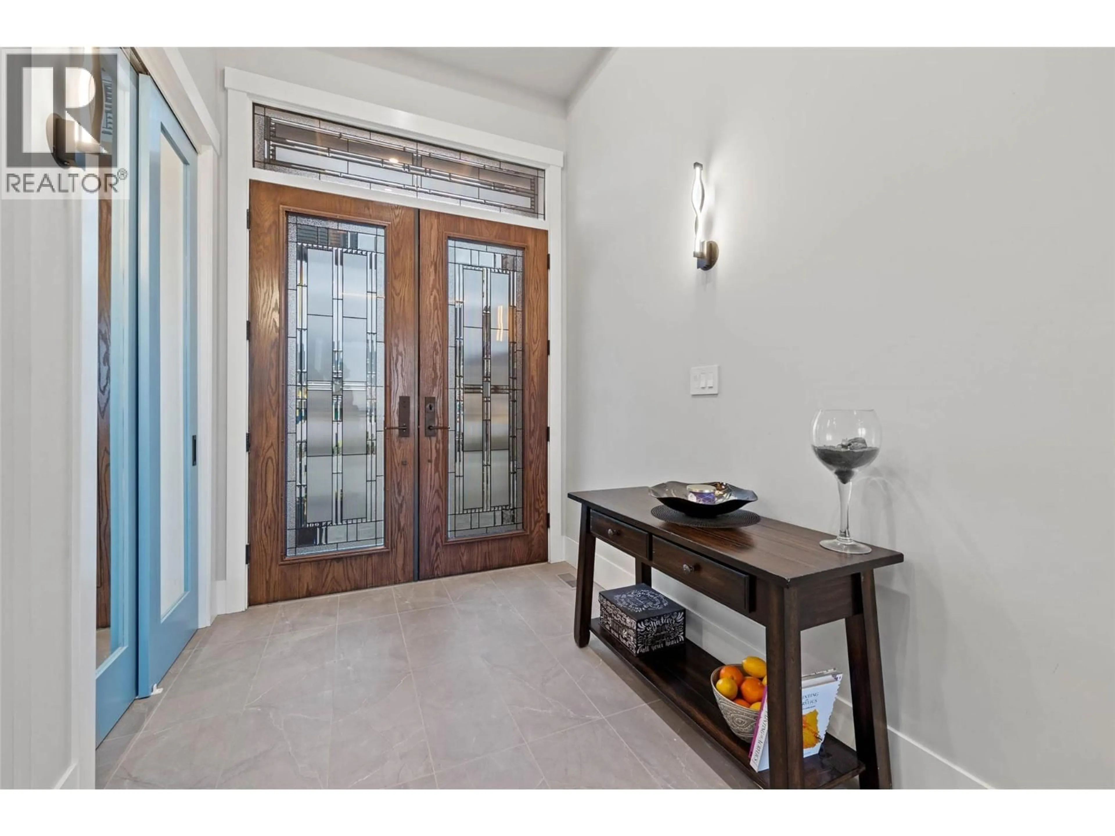 Indoor entryway for 1314 MYRA PLACE, Kamloops British Columbia V2E0C3