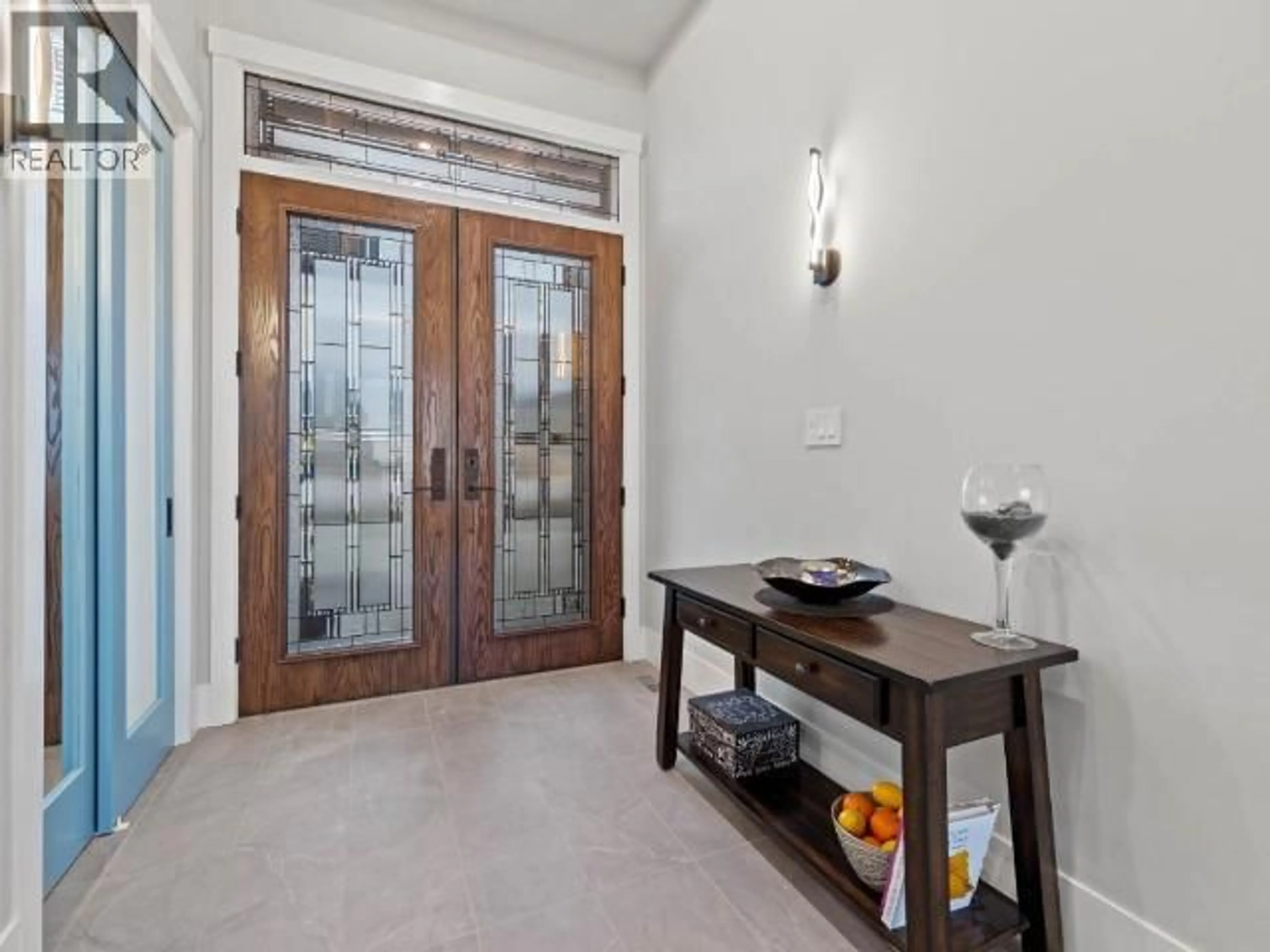 Indoor entryway for 1314 MYRA PLACE, Kamloops British Columbia V2E0C3