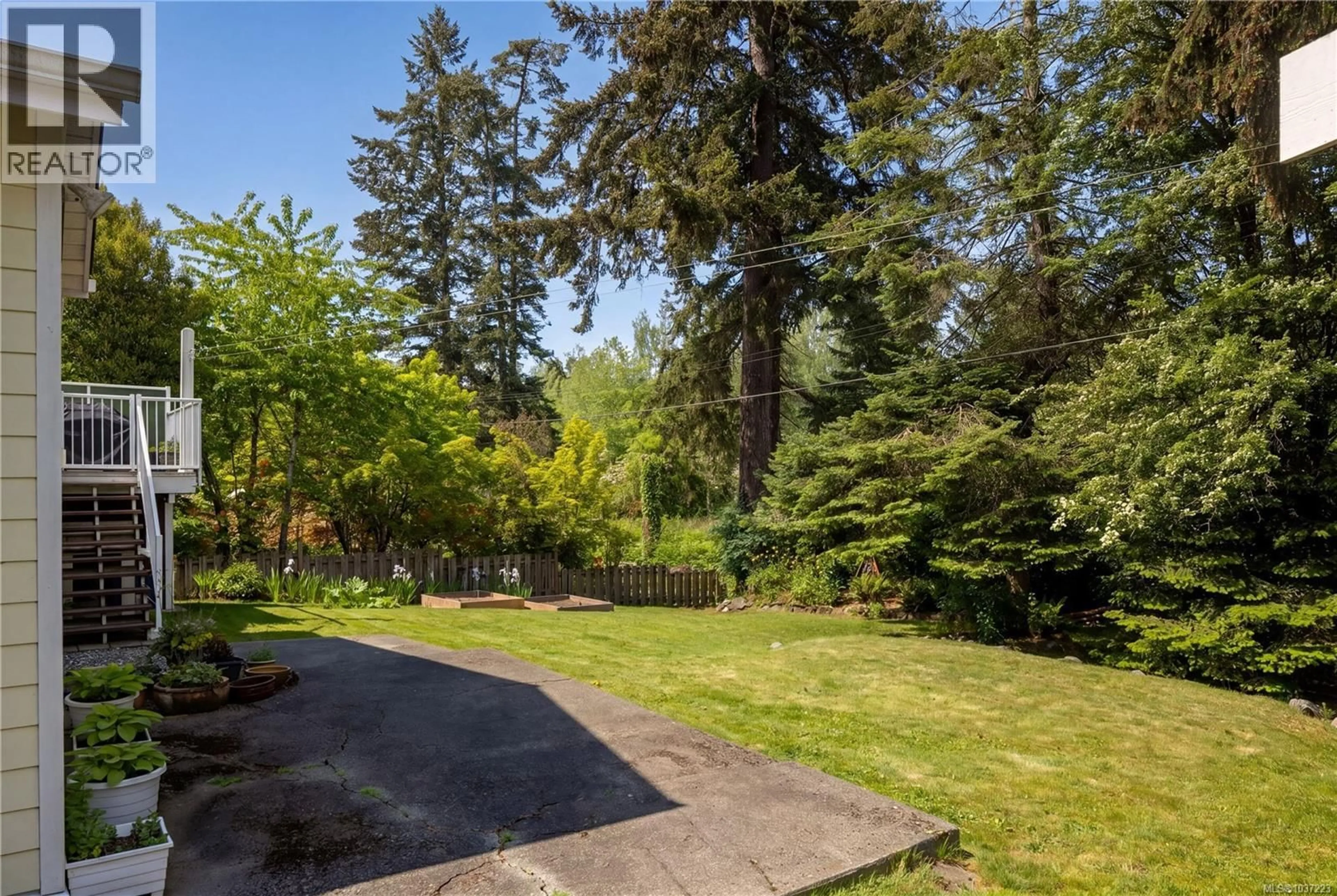 Patio, forest/trees view for 3405 ROLSTON CRESCENT, Saanich British Columbia V8Z4P2