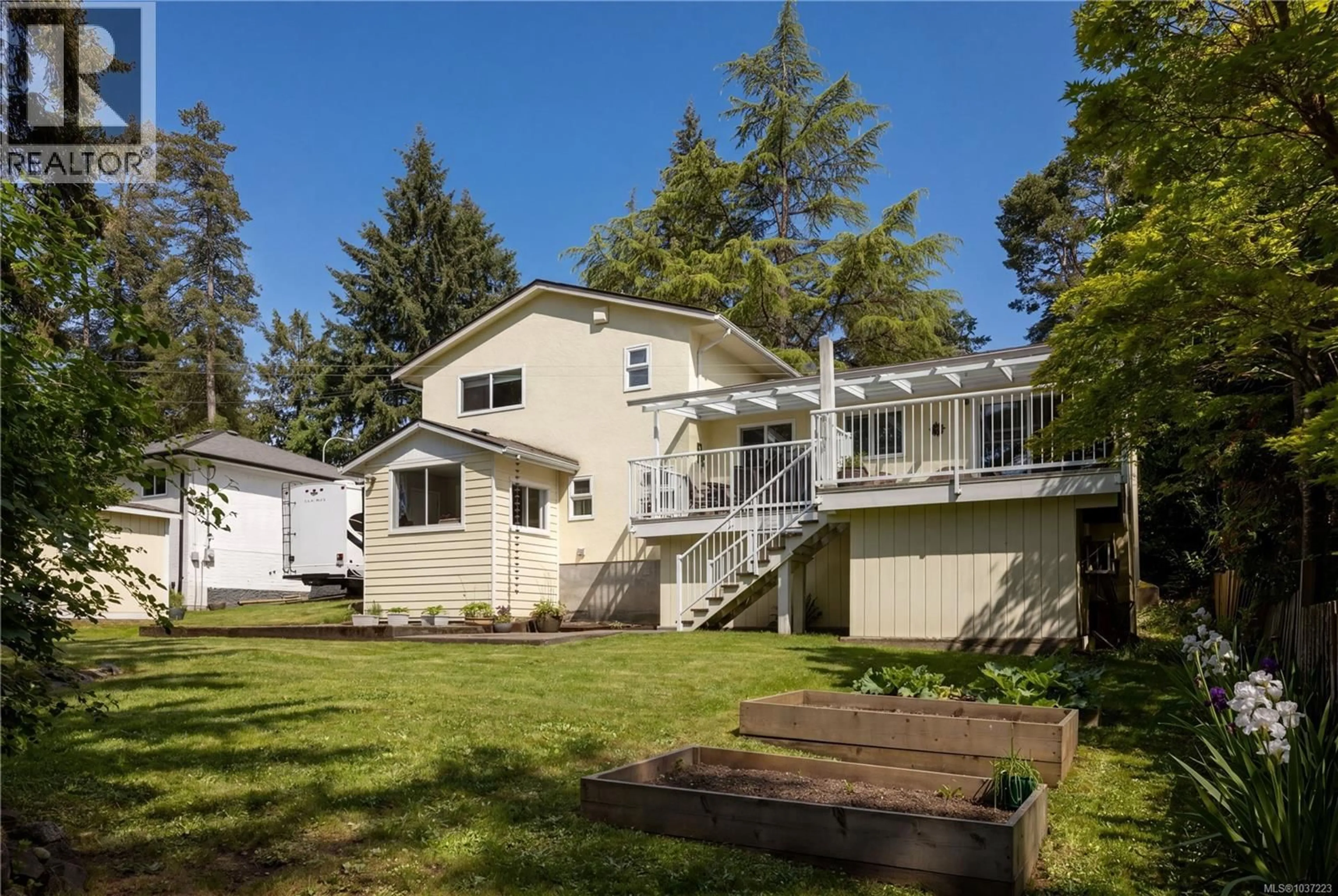 A pic from outside/outdoor area/front of a property/back of a property/a pic from drone, water/lake/river/ocean view for 3405 ROLSTON CRESCENT, Saanich British Columbia V8Z4P2