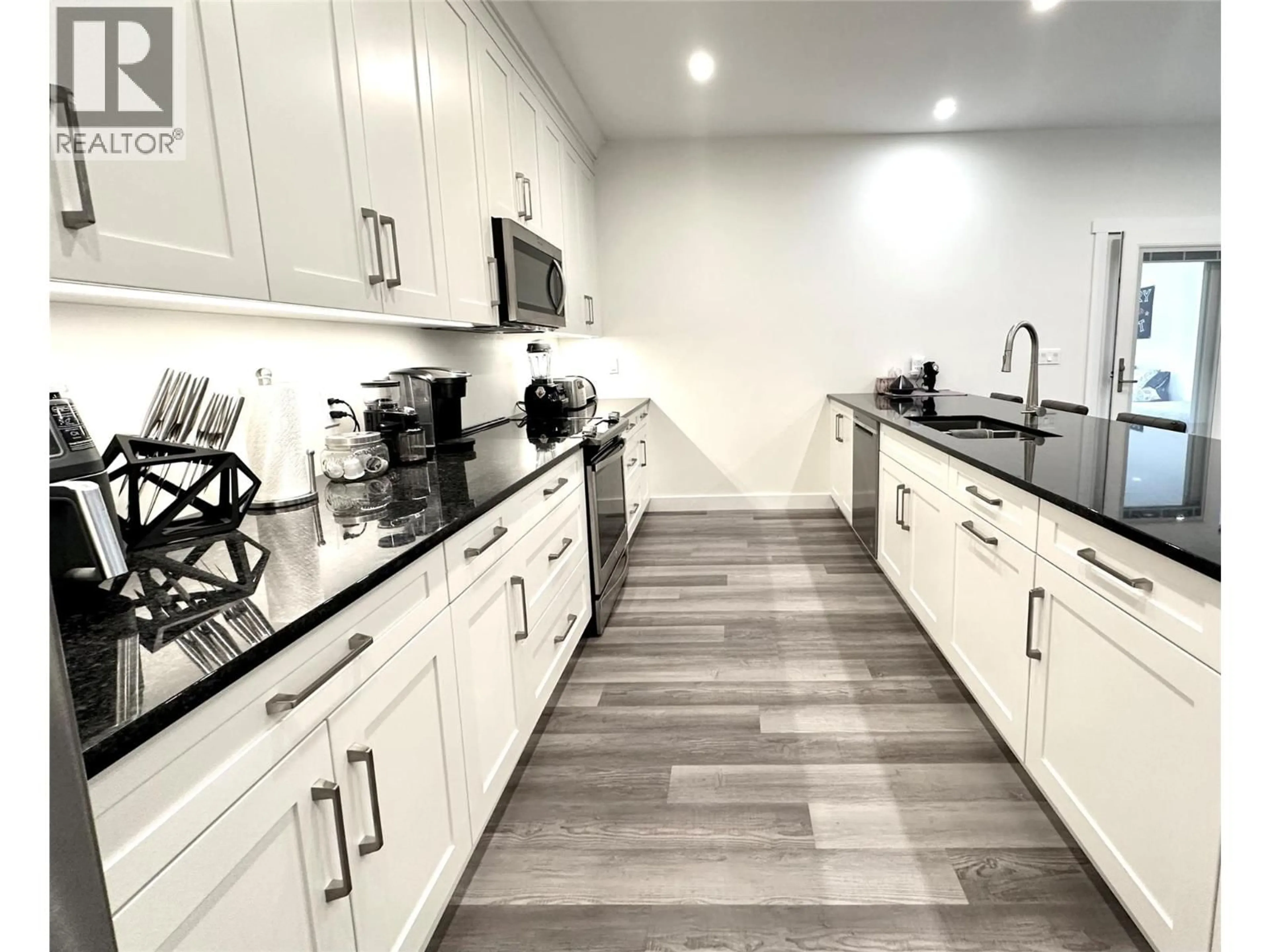 Contemporary kitchen, unknown for POWERHOUSE ROAD, Revelstoke British Columbia V0E2S0