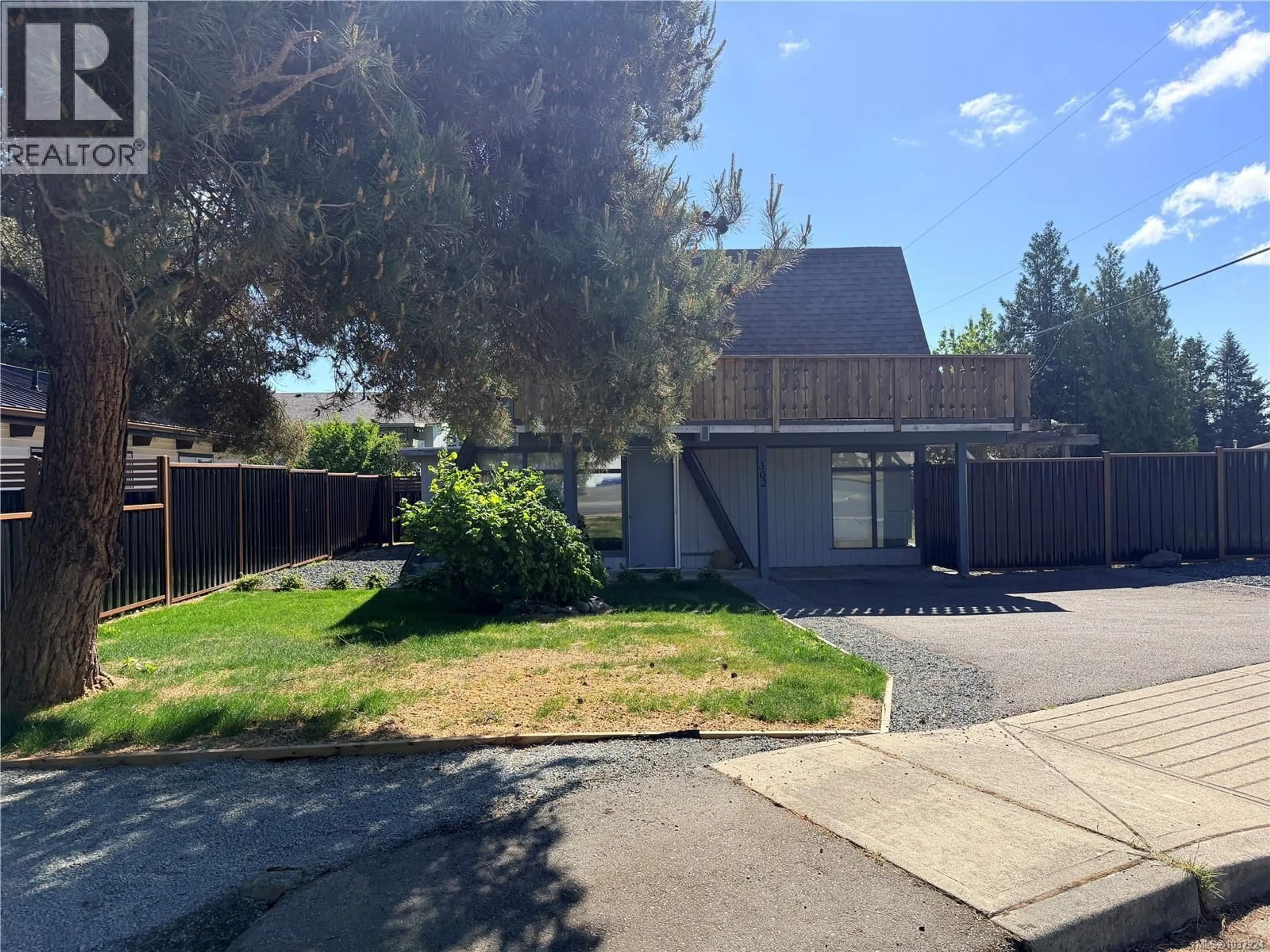 A pic from outside/outdoor area/front of a property/back of a property/a pic from drone, street for 302 WILLOW STREET, Parksville British Columbia V9P1C7
