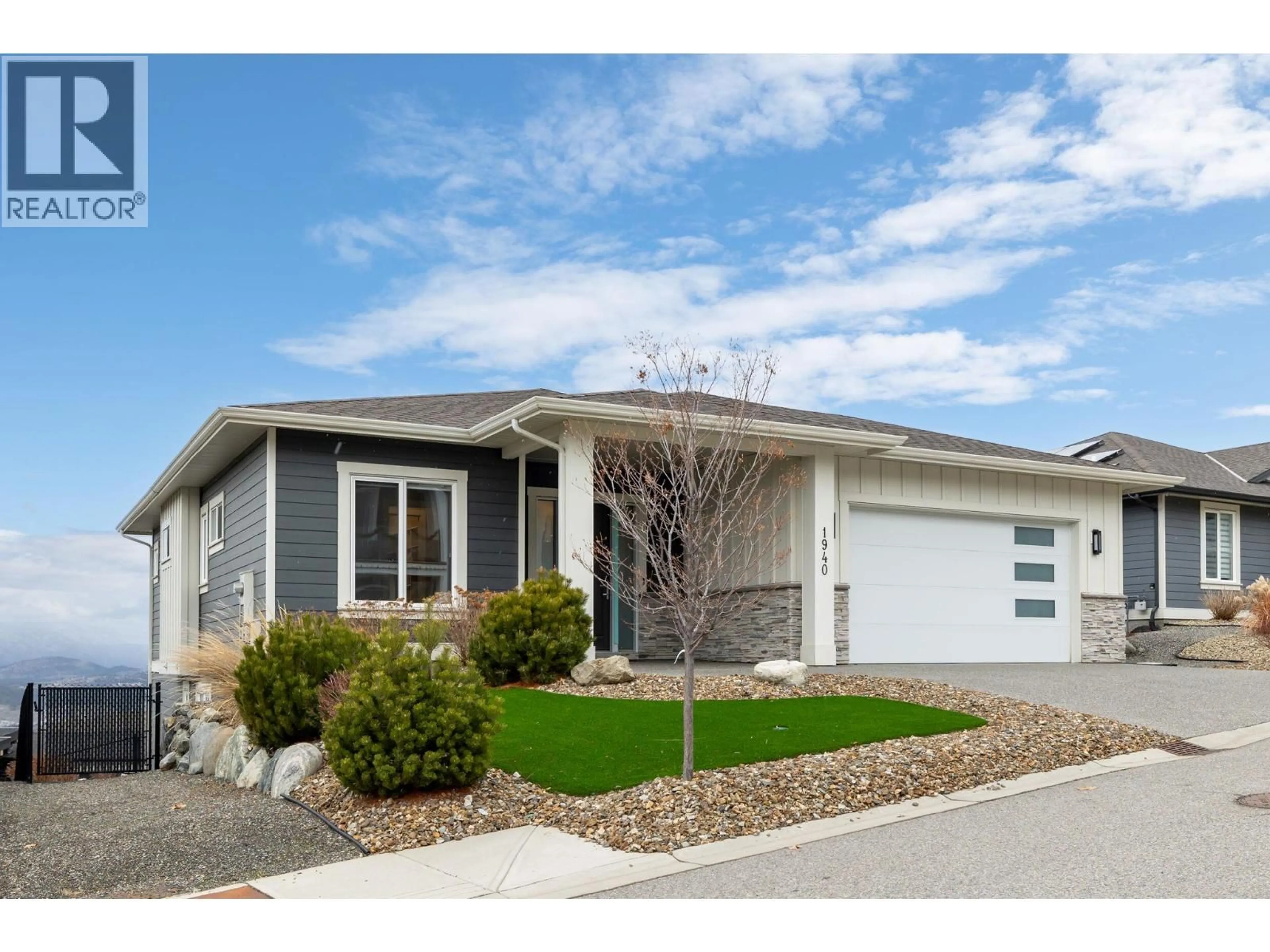 Home with vinyl exterior material, street for 1940 FOXTAIL TERRACE, Kelowna British Columbia V1P1T9