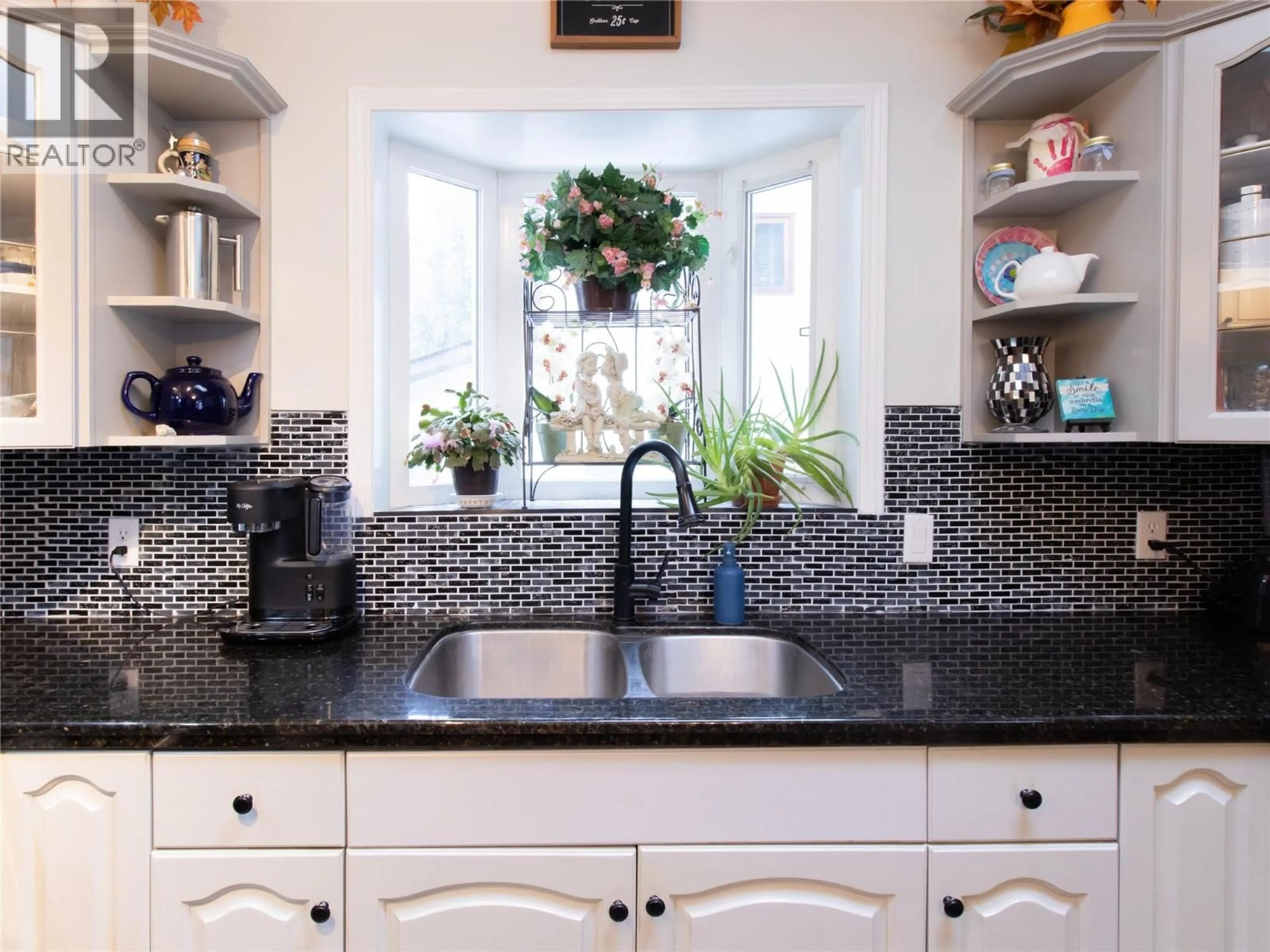 Contemporary kitchen, ceramic/tile floor for 2876 JUNIPER CRESCENT, Blind Bay British Columbia V0E2W2