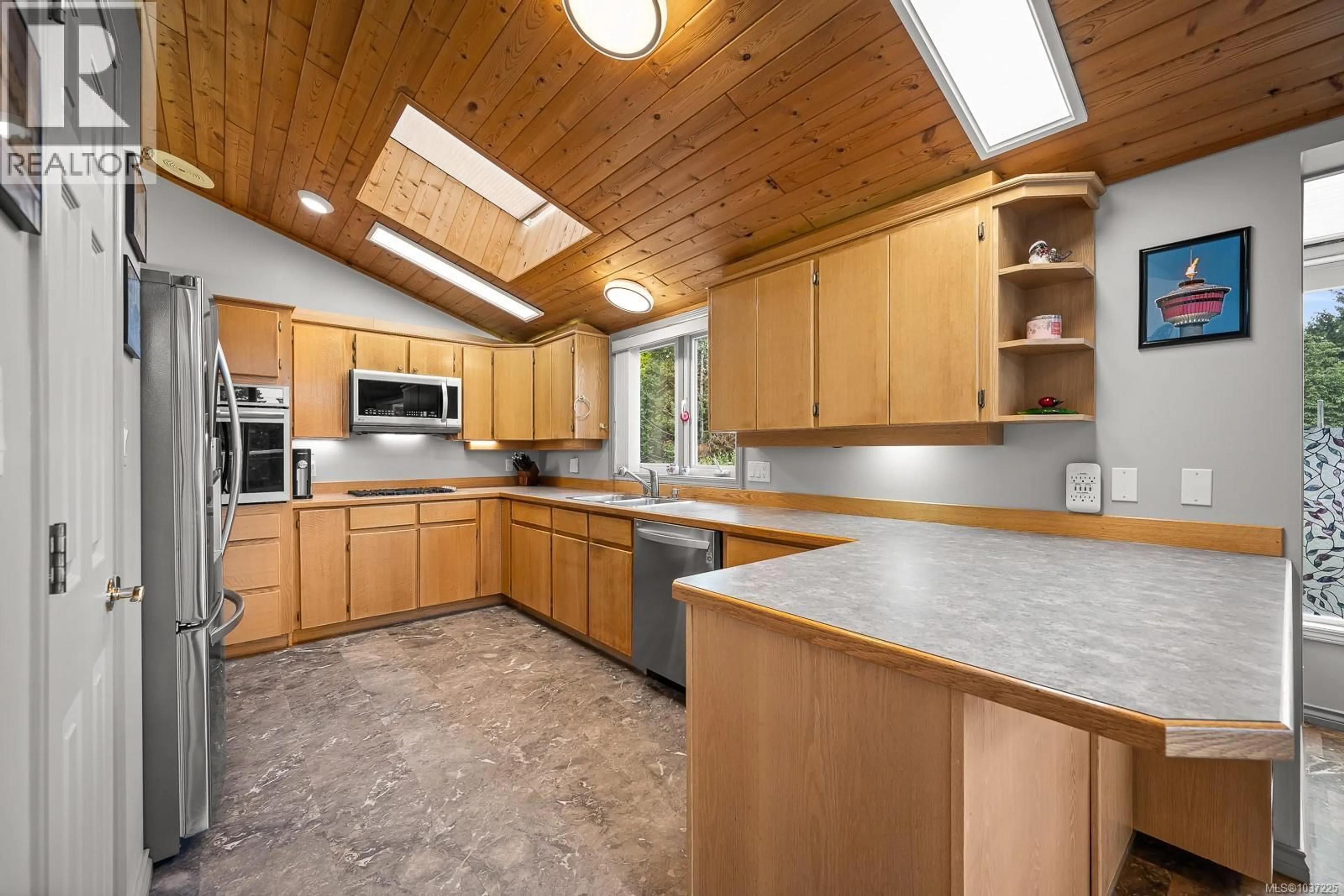 Open concept kitchen, unknown for 7627 SHIPS POINT ROAD, Fanny Bay British Columbia V0R1W0