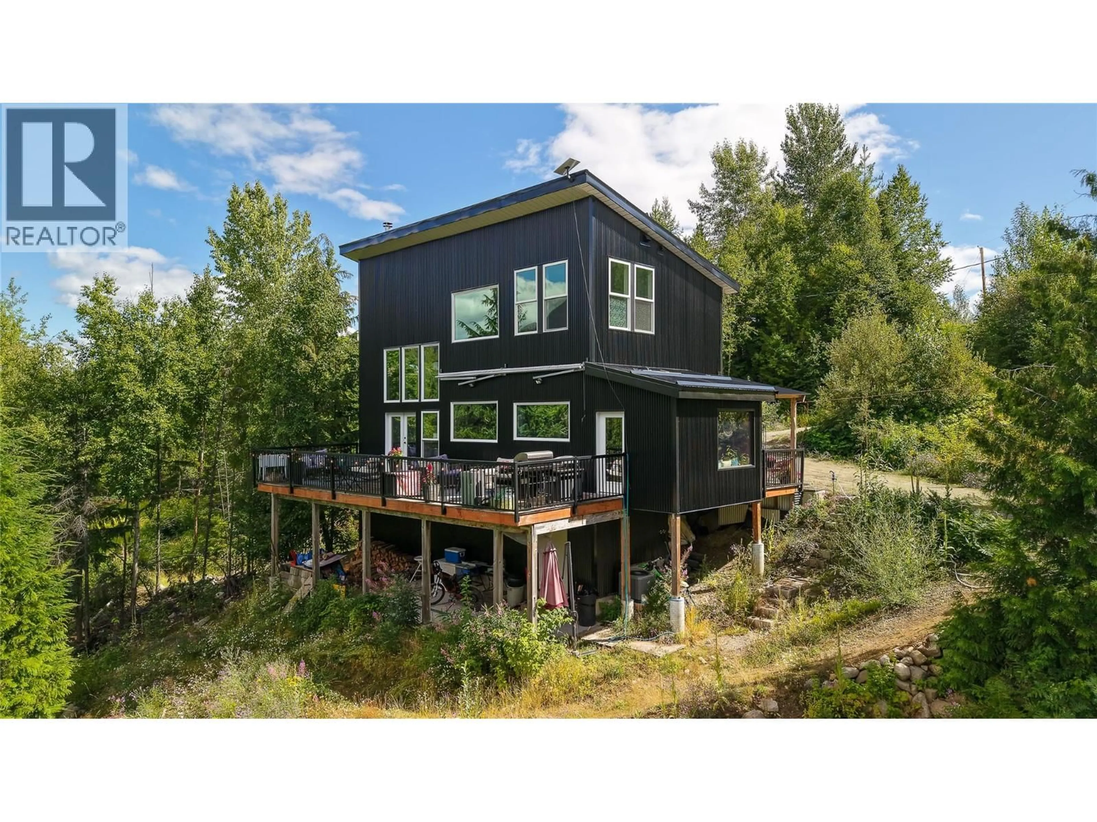Home with vinyl exterior material, unknown for 300 RICHIE ROAD, Rossland British Columbia V0G1Y0