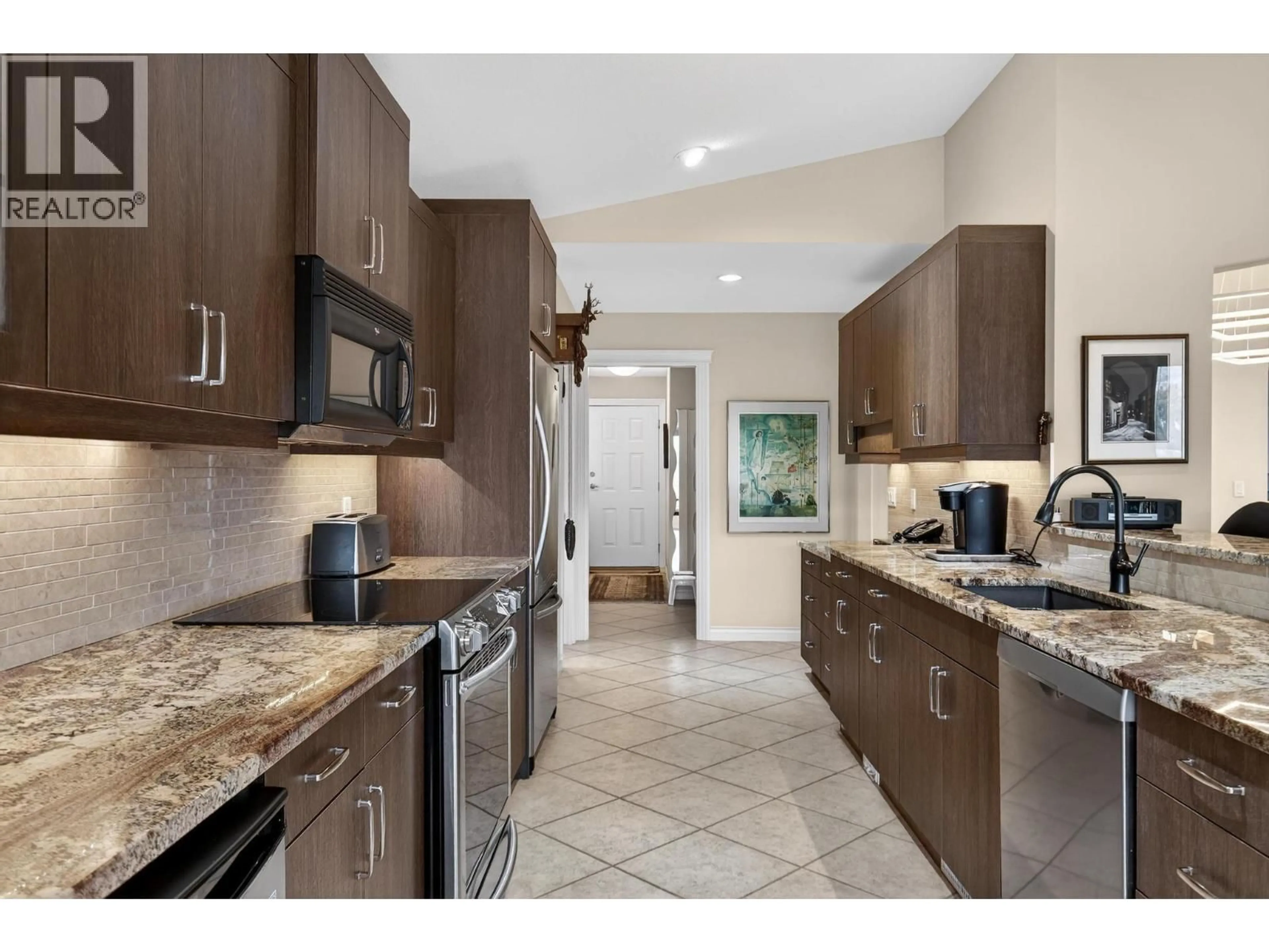 Open concept kitchen, ceramic/tile floor for 201 - 2455 QUAIL RIDGE BOULEVARD, Kelowna British Columbia V1V2S8