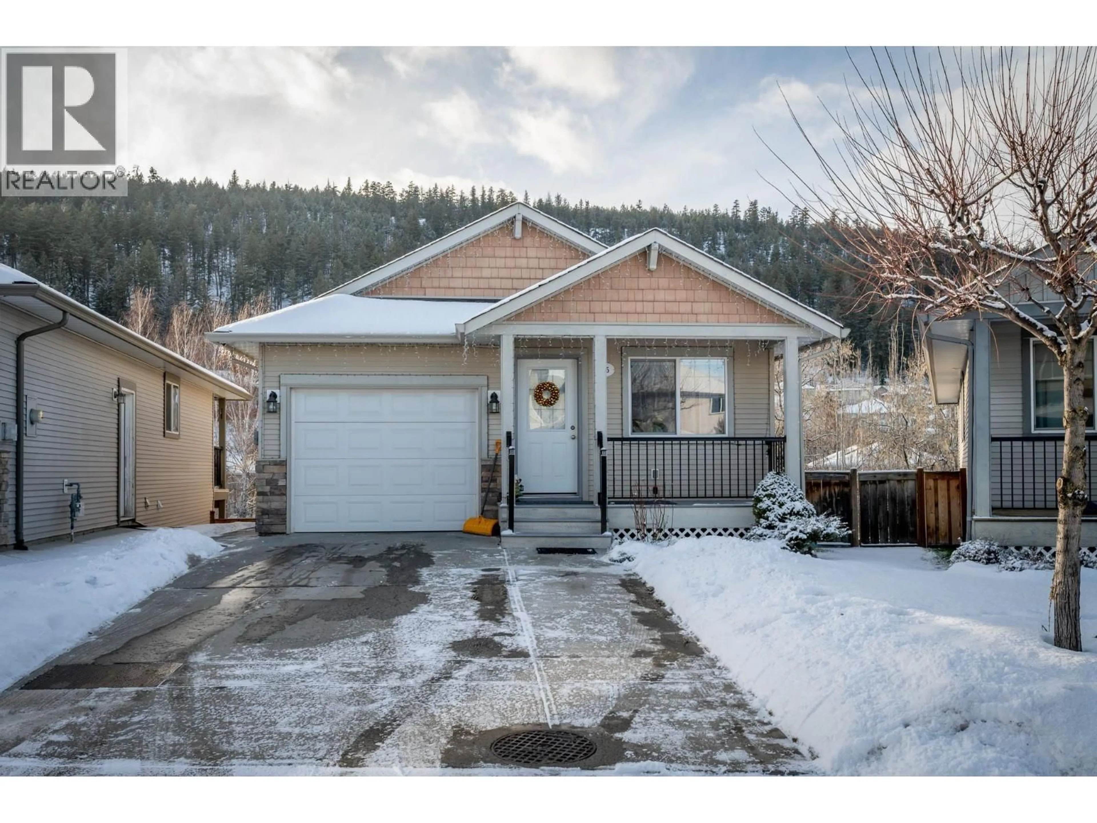 Home with vinyl exterior material, street for 15 - 1760 COPPERHEAD DRIVE, Kamloops British Columbia V1S2B4