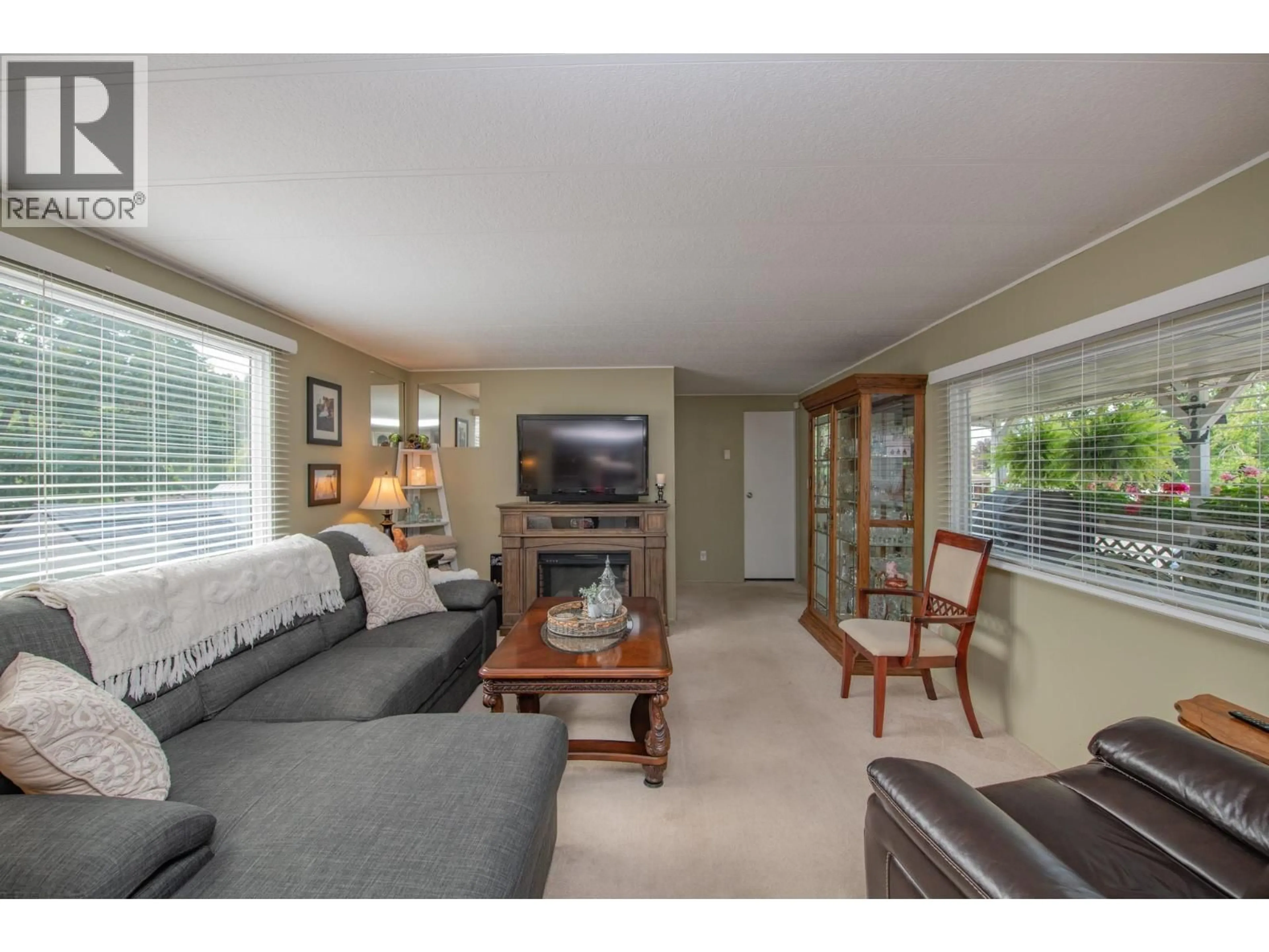 Living room with furniture, wood/laminate floor for 3A - 15401 KALAMALKA LAKE ROAD, Coldstream British Columbia V1B1Z3