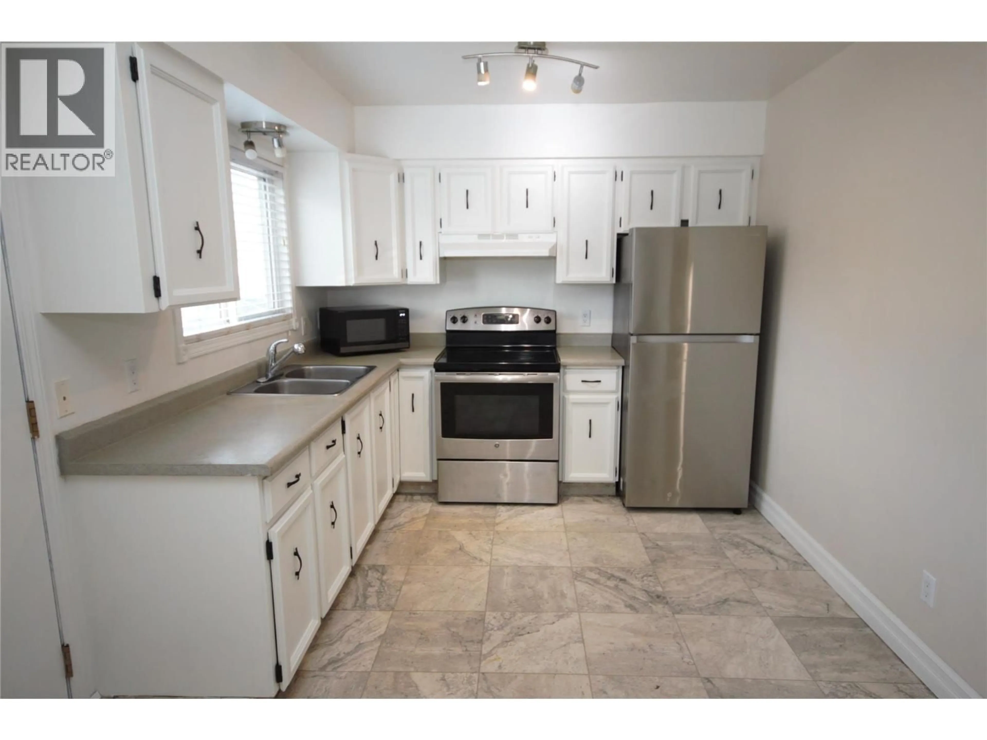 Standard kitchen, ceramic/tile floor for 8 - 5820 MAIN STREET, Oliver British Columbia V0H1T9