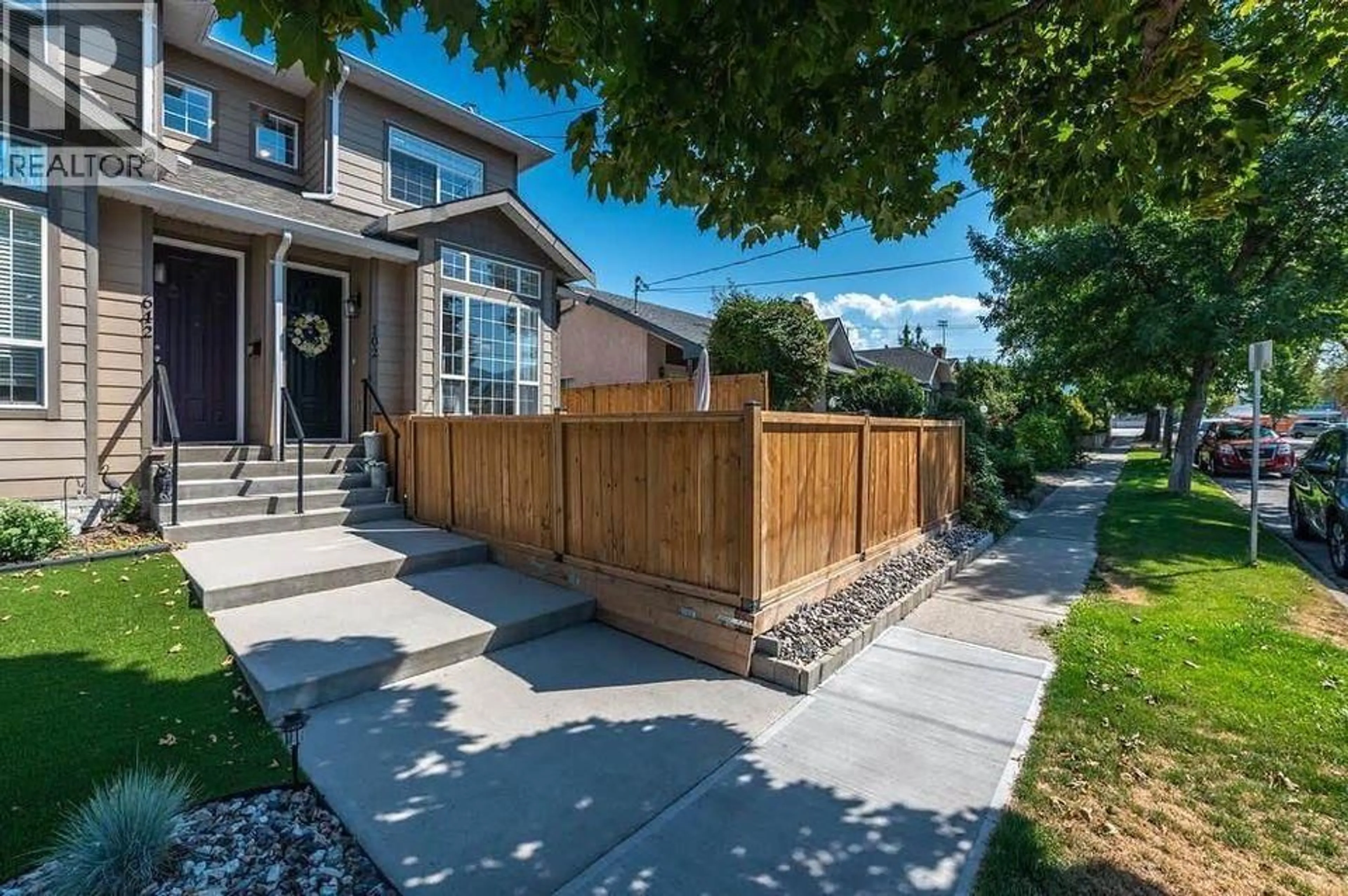 Patio, street for 102 - 642 VAN HORNE STREET, Penticton British Columbia V2A4L1