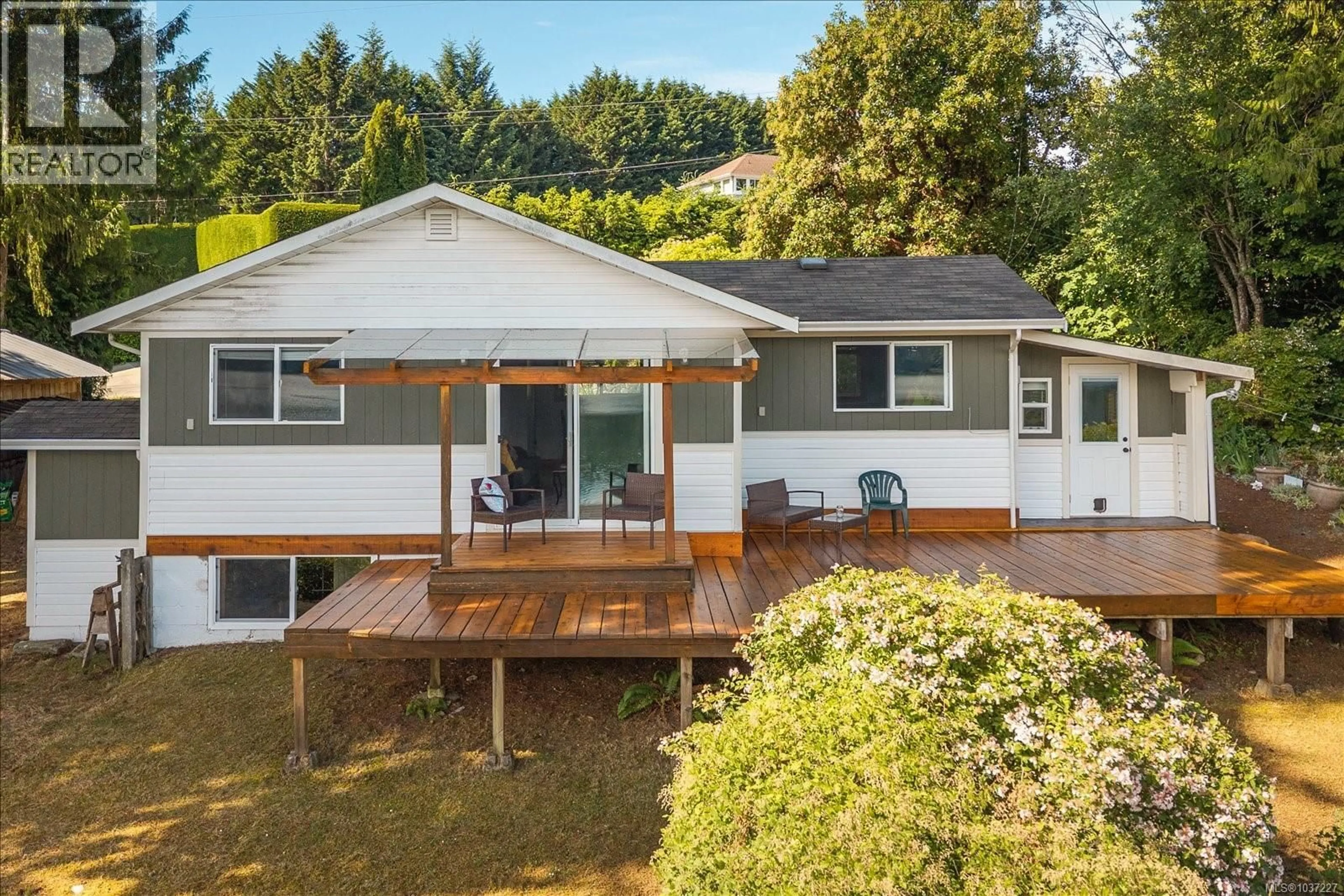 A pic from outside/outdoor area/front of a property/back of a property/a pic from drone, water/lake/river/ocean view for 5041 PATON ROAD, Ladysmith British Columbia V9G1M6