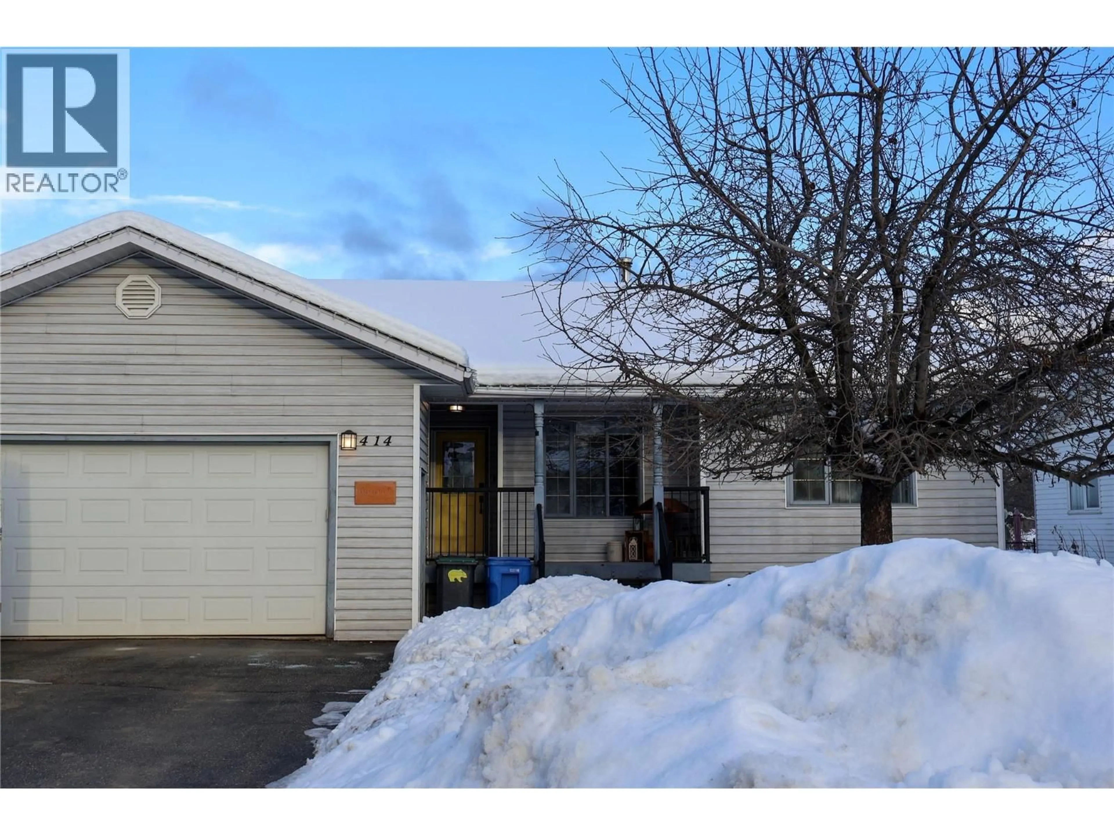 Indoor garage for 414 RIVERGLEN DRIVE, Golden British Columbia V0A1H0