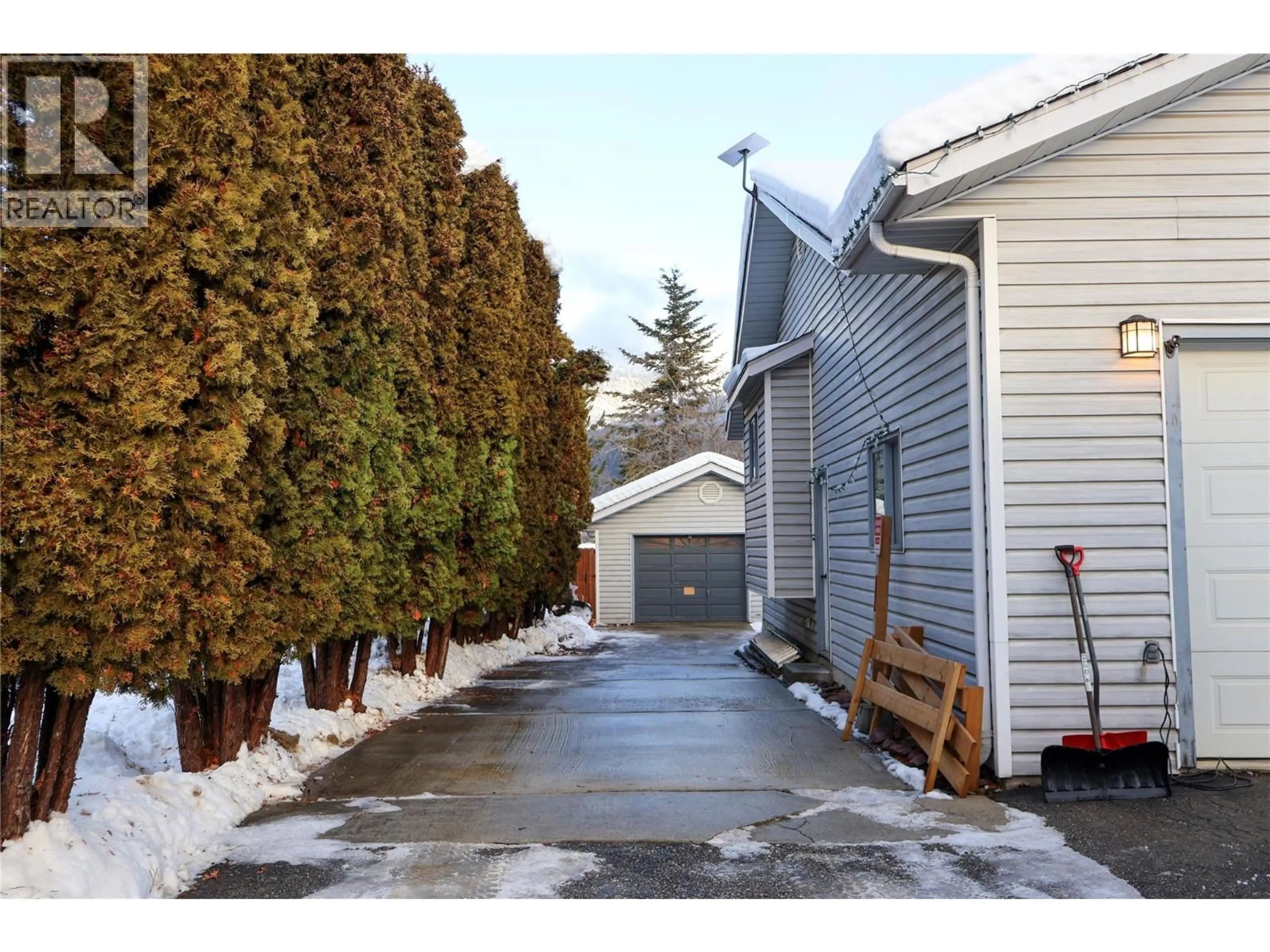 Unknown for 414 RIVERGLEN DRIVE, Golden British Columbia V0A1H0