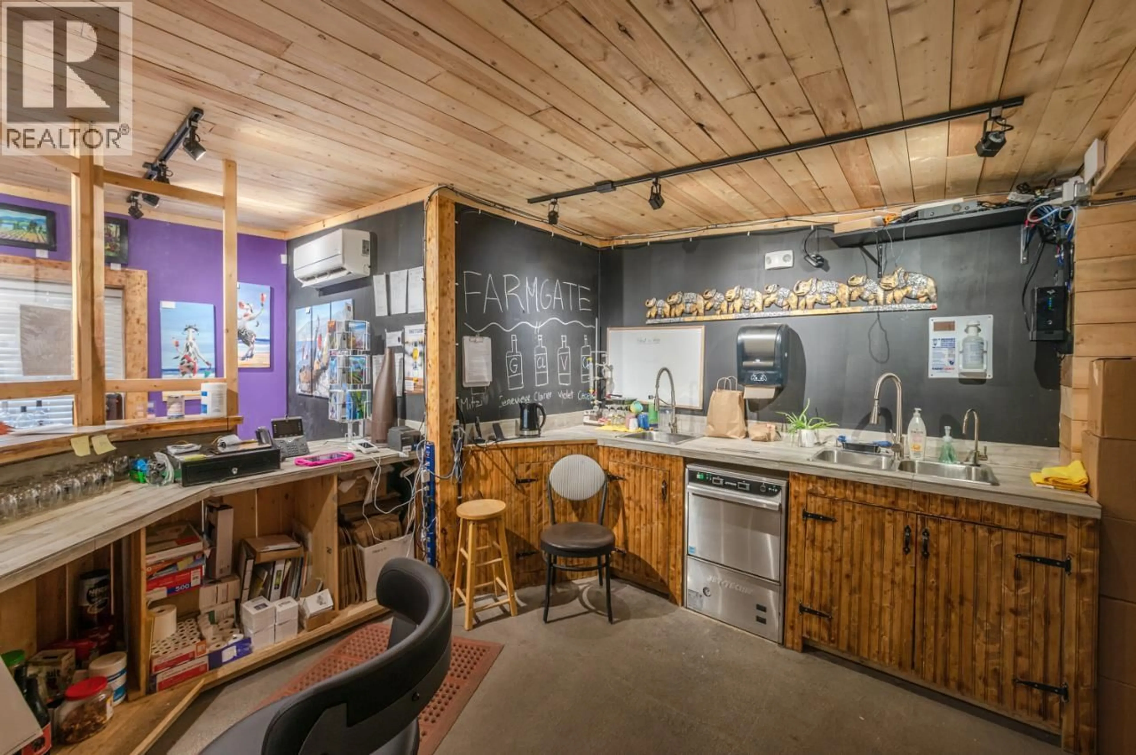 Rustic kitchen, unknown for 346 HWY 97 OTHER, Kaleden British Columbia V0H1K0