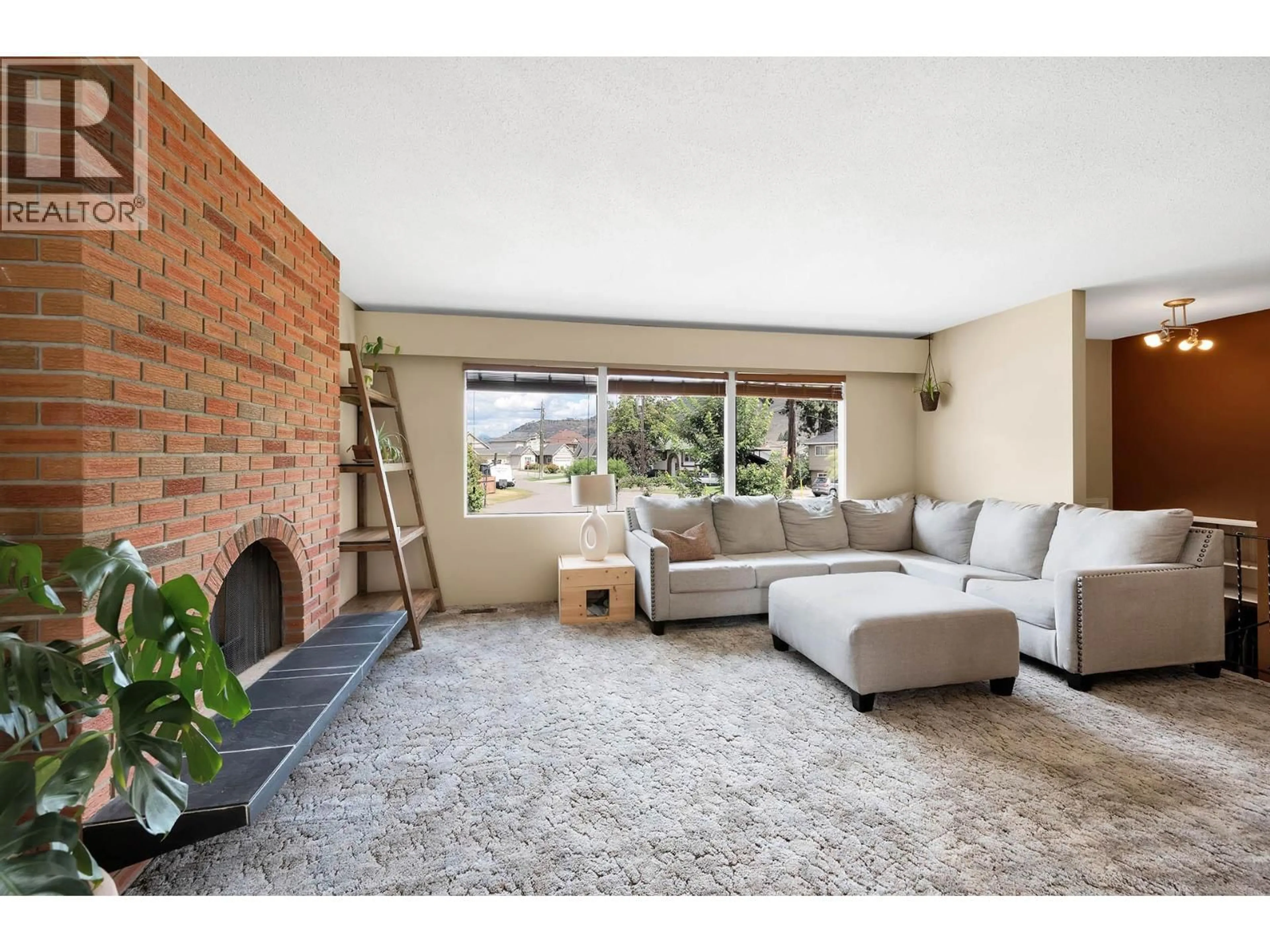 Living room with furniture, unknown for 3576 MOUNTAINVIEW PLACE, Kamloops British Columbia V2B7B4
