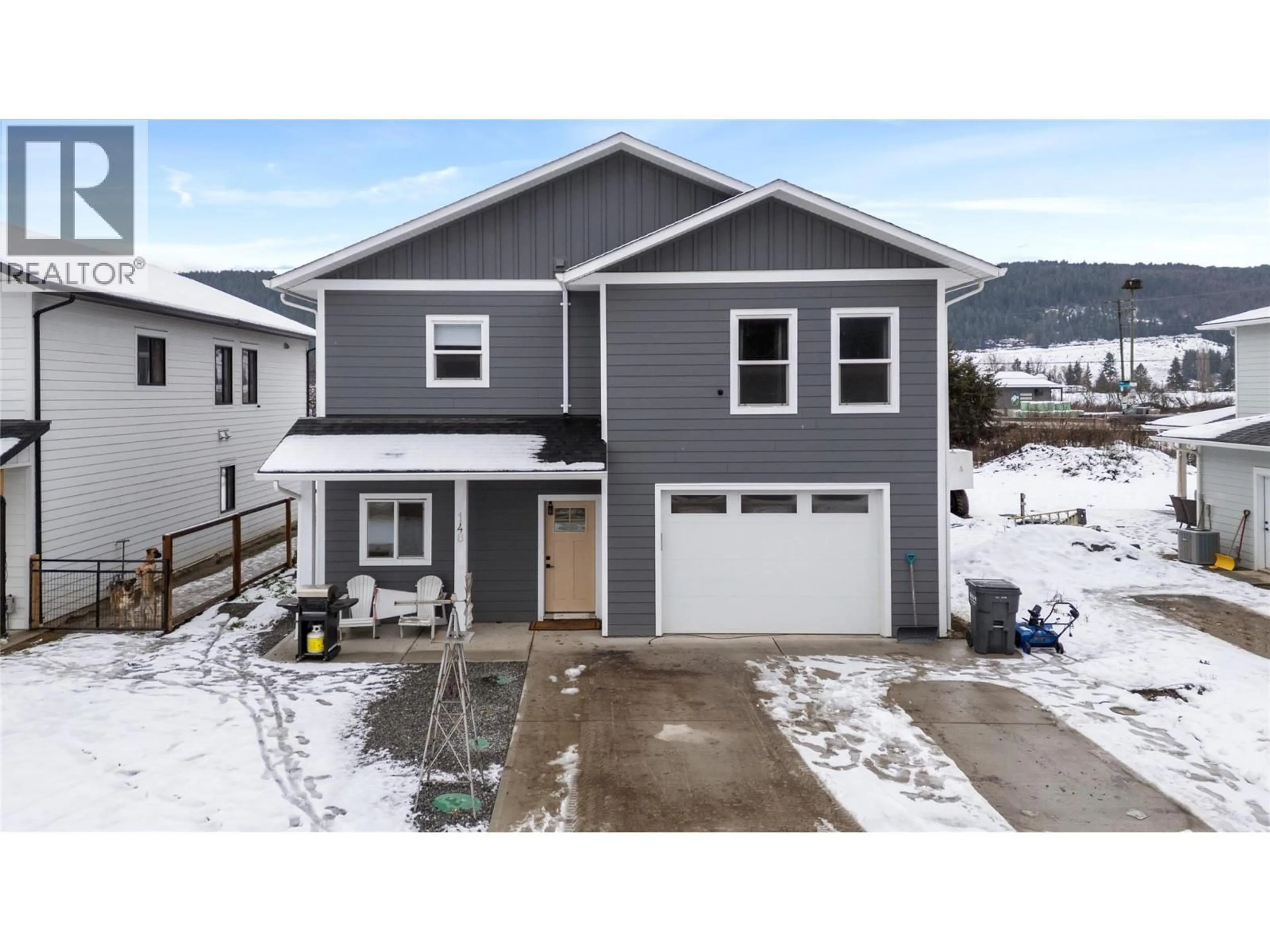 Home with vinyl exterior material, street for 148 4TH AVENUE, Grindrod British Columbia V0E1Y0