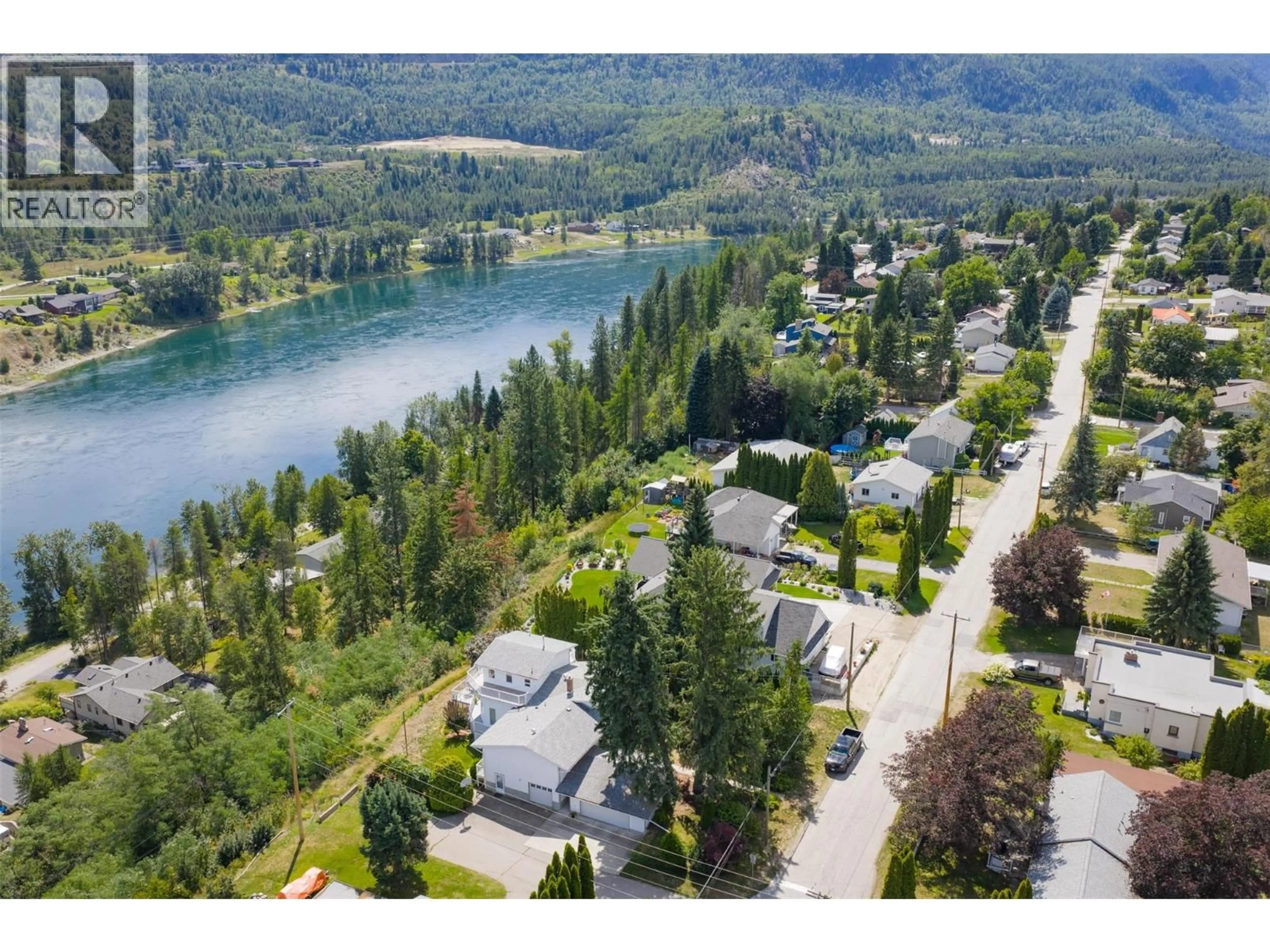 A pic from outside/outdoor area/front of a property/back of a property/a pic from drone, water/lake/river/ocean view for 3101 4TH AVENUE, Castlegar British Columbia V1N2S5