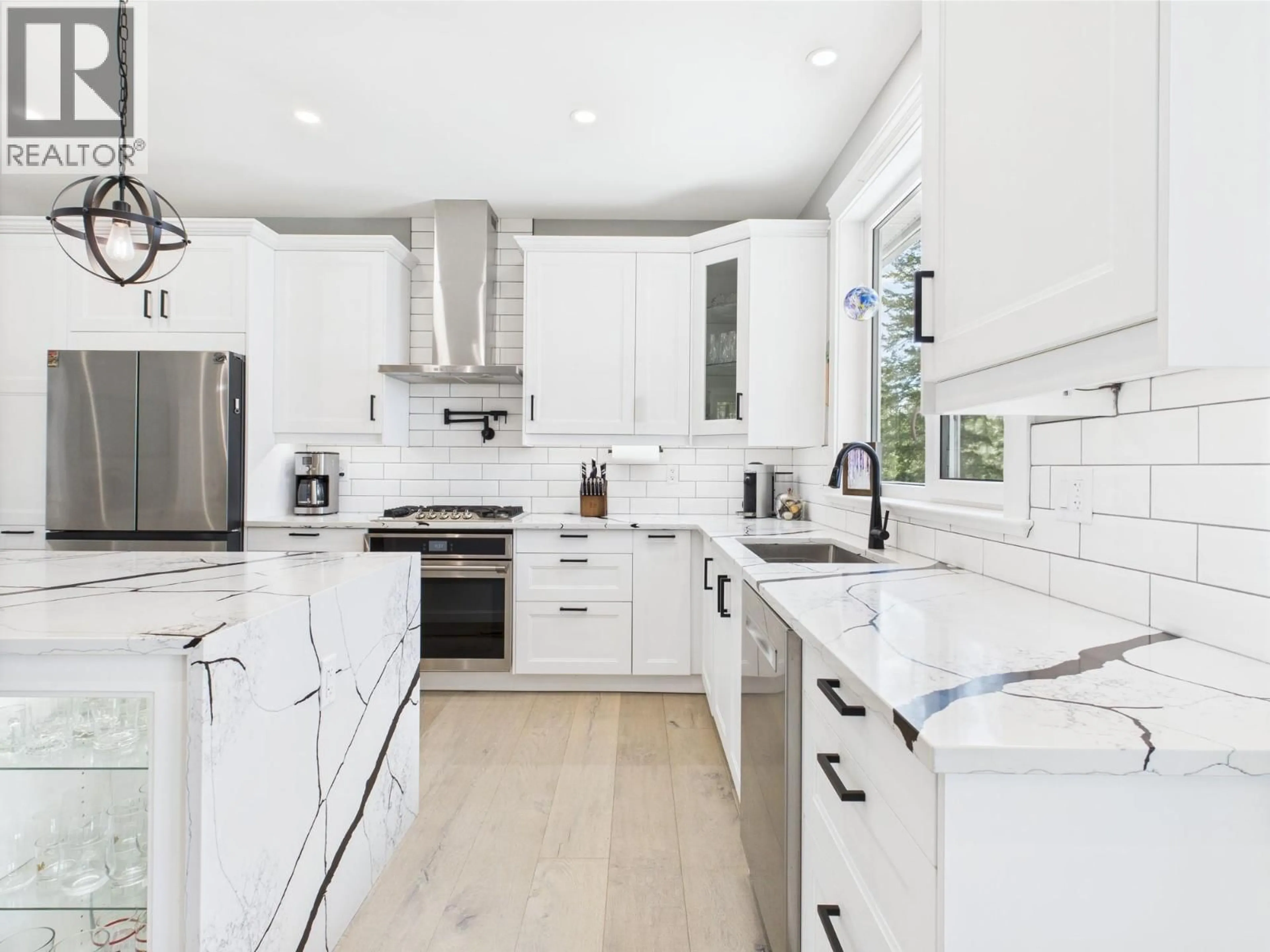 Contemporary kitchen, ceramic/tile floor for 125 FALCON PLACE, Osoyoos British Columbia V0H1V6