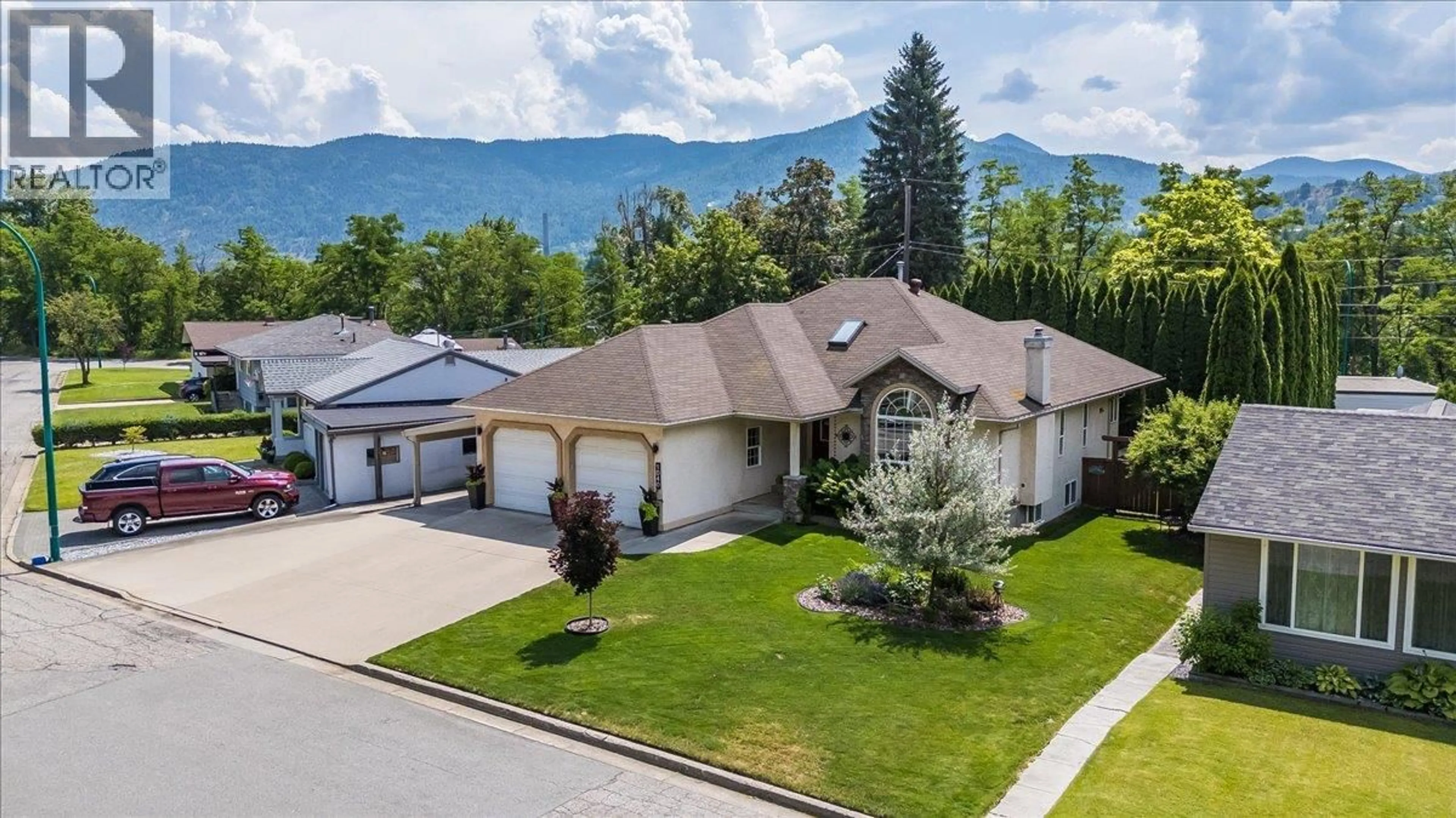 A pic from outside/outdoor area/front of a property/back of a property/a pic from drone, mountain view for 1040 REGAN CRESCENT, Trail British Columbia V1R1C4