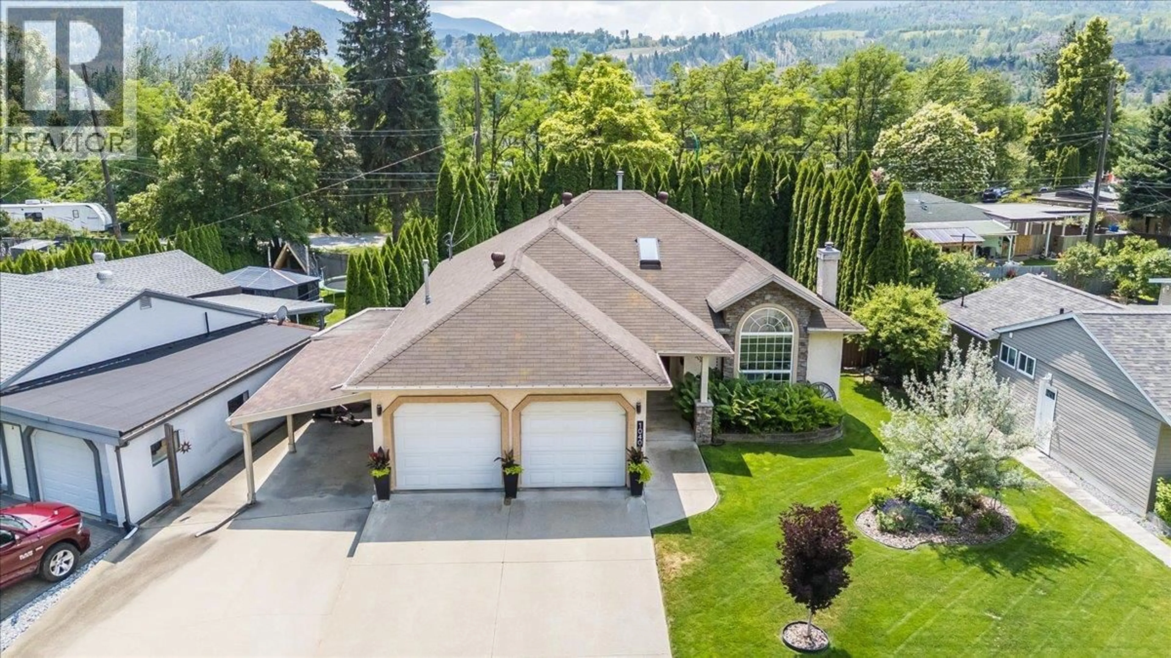 A pic from outside/outdoor area/front of a property/back of a property/a pic from drone, unknown for 1040 REGAN CRESCENT, Trail British Columbia V1R1C4