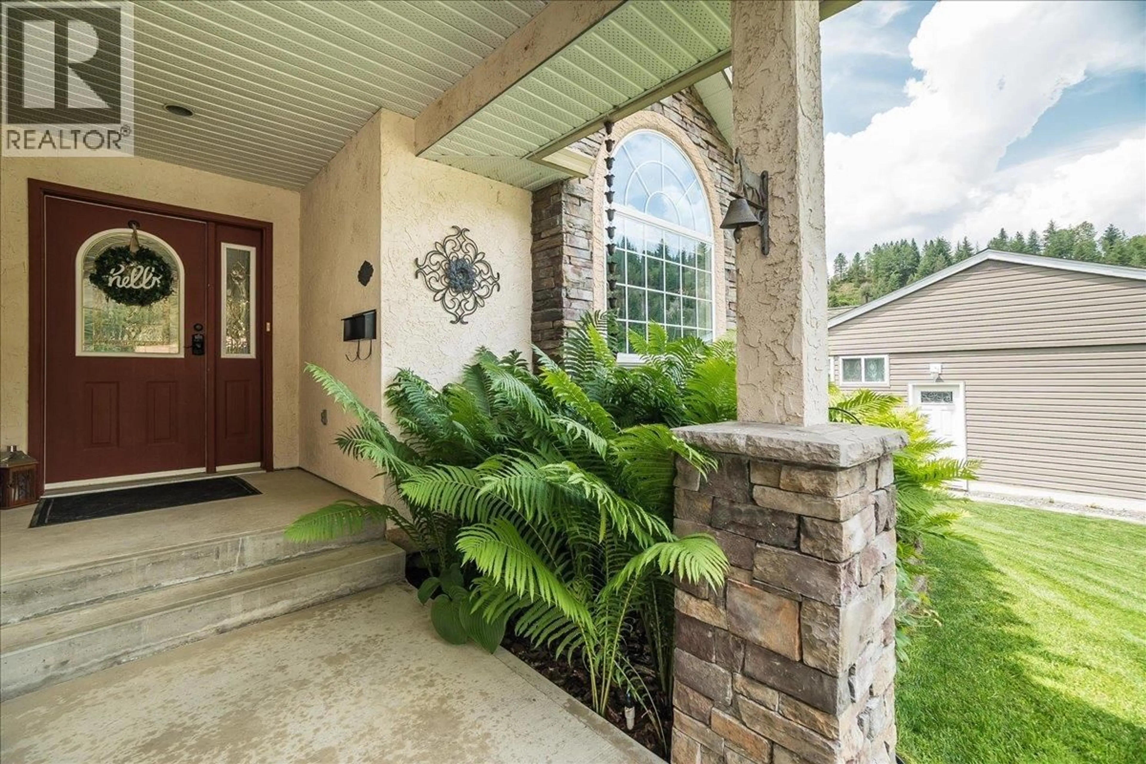 Indoor entryway for 1040 REGAN CRESCENT, Trail British Columbia V1R1C4