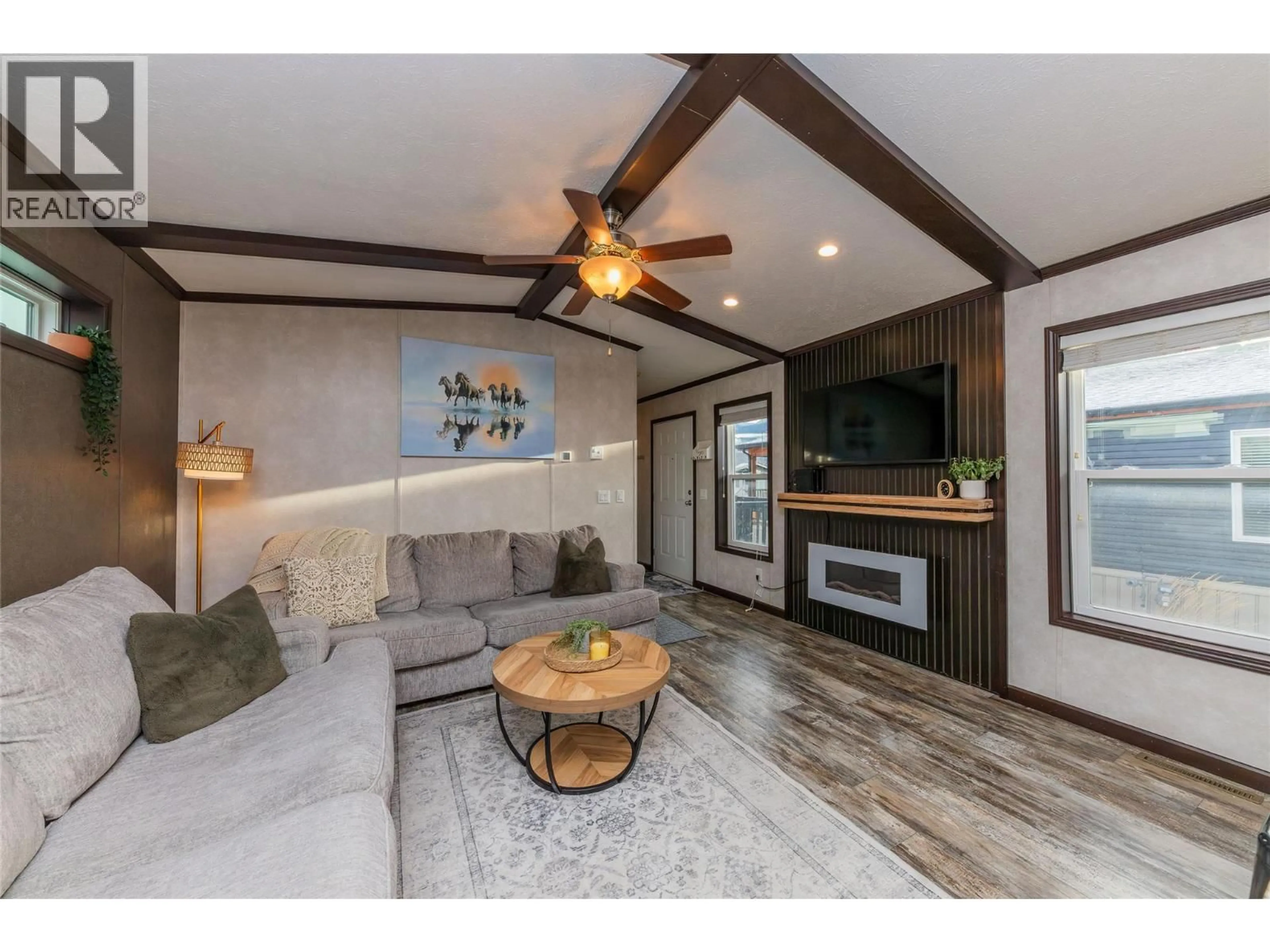 Living room with furniture, wood/laminate floor for 103 - 5005 RIVER ROAD, Pritchard British Columbia V0E2P0