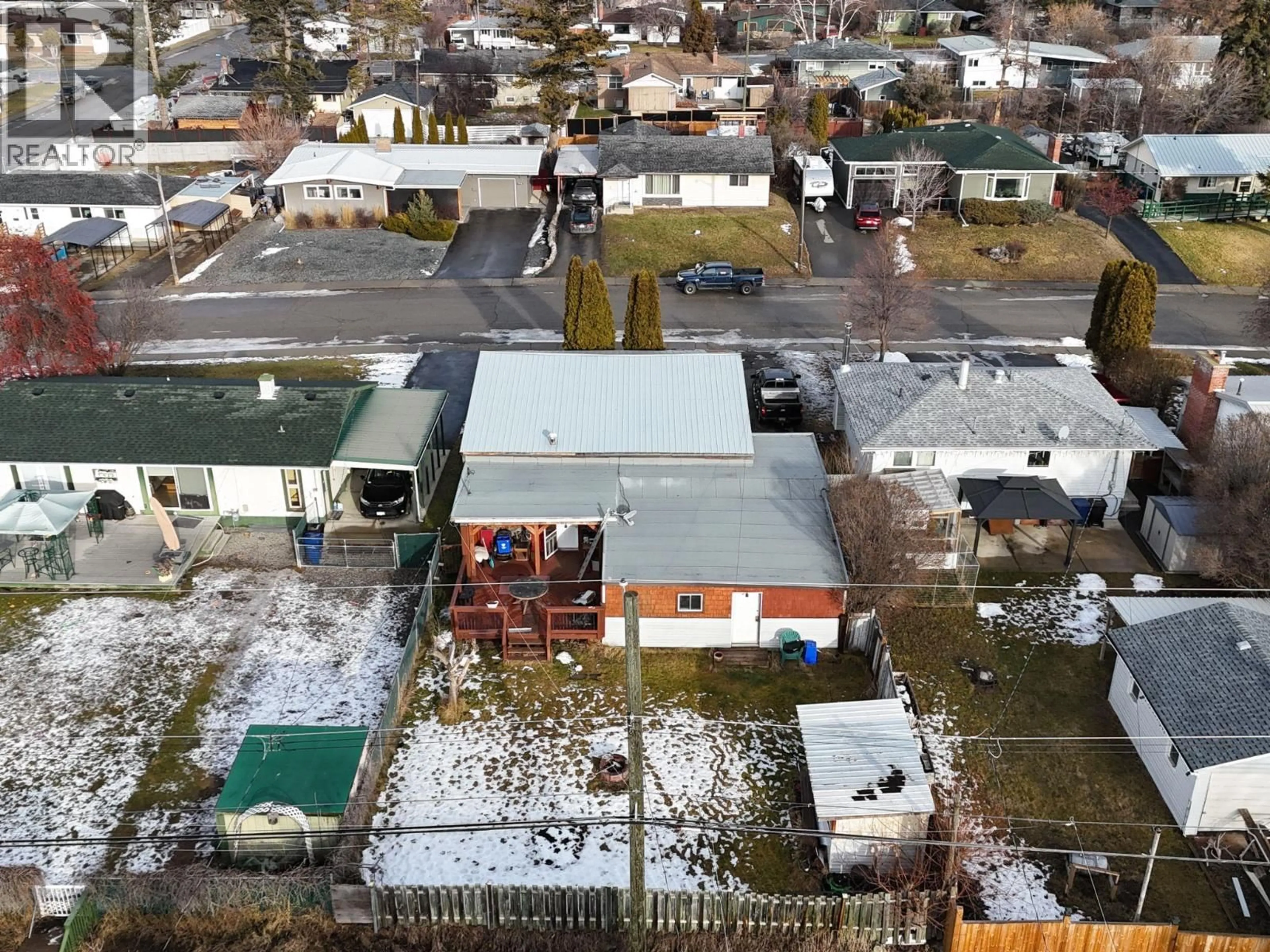 A pic from outside/outdoor area/front of a property/back of a property/a pic from drone, street for 907 10TH STREET SOUTH, Cranbrook British Columbia V1C1S9