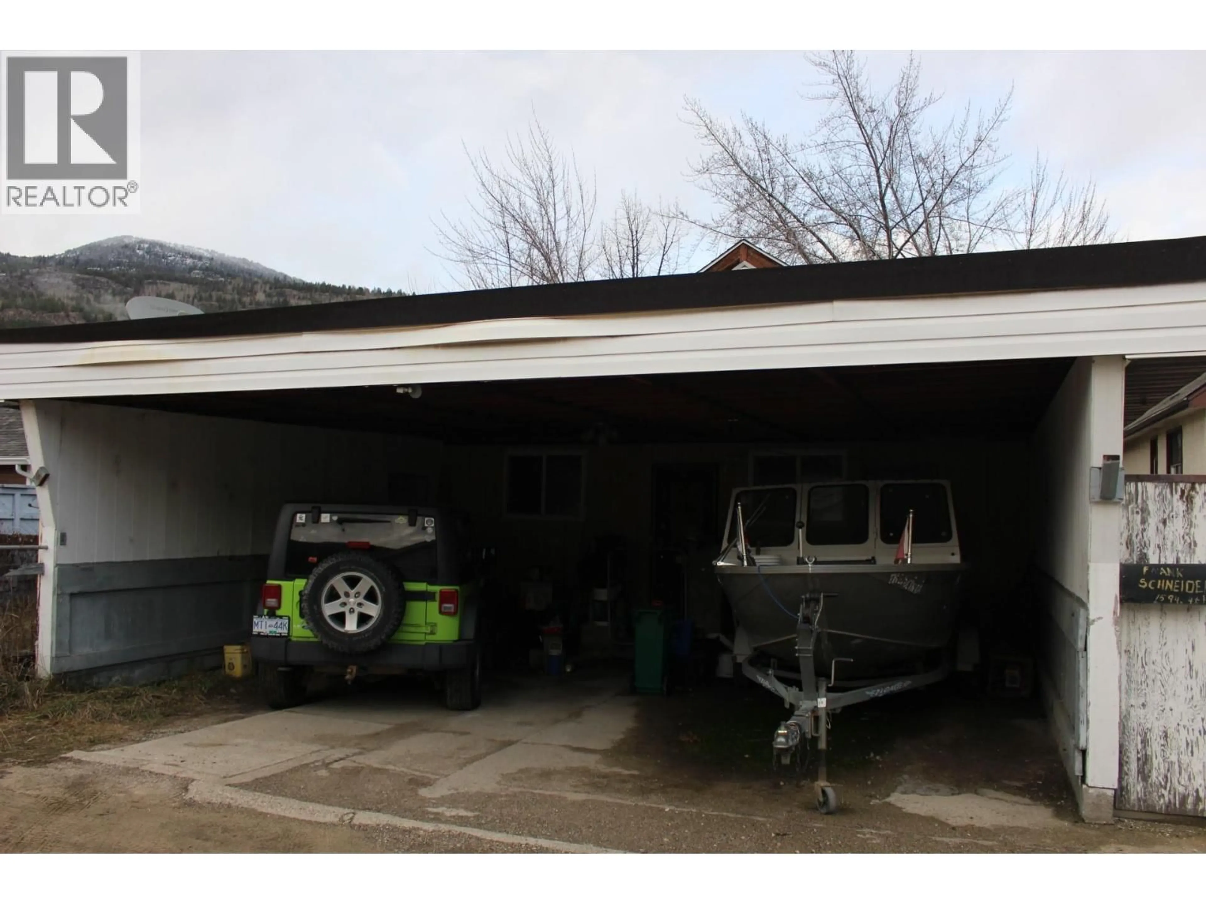 Indoor garage for 1594 FOURTH AVENUE, Trail British Columbia V1R1S6