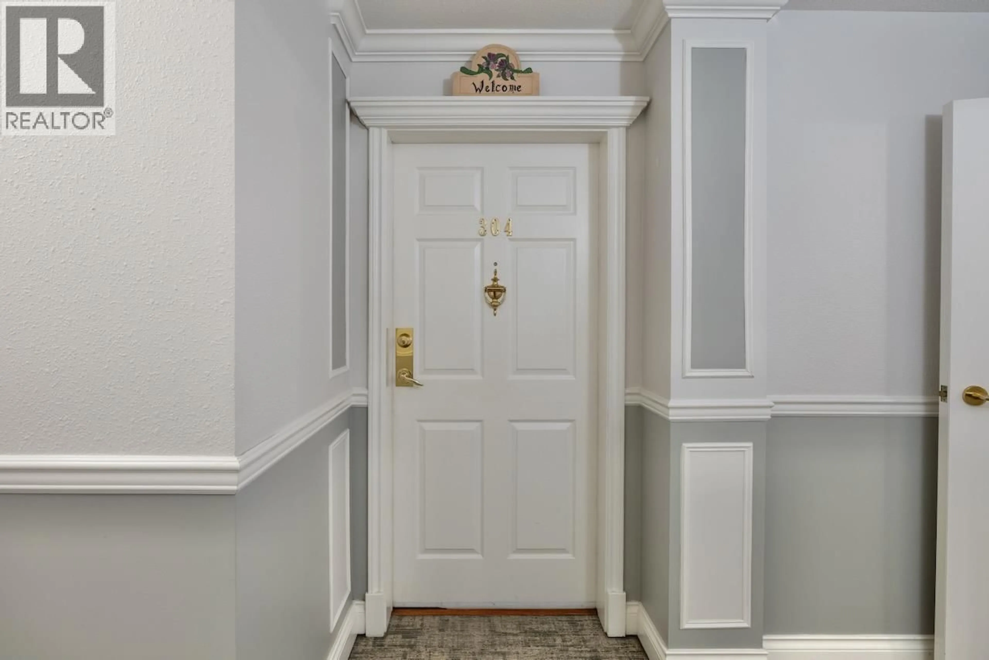 Indoor foyer for 304 - 3220 CENTENNIAL DRIVE, Vernon British Columbia V1T2T7