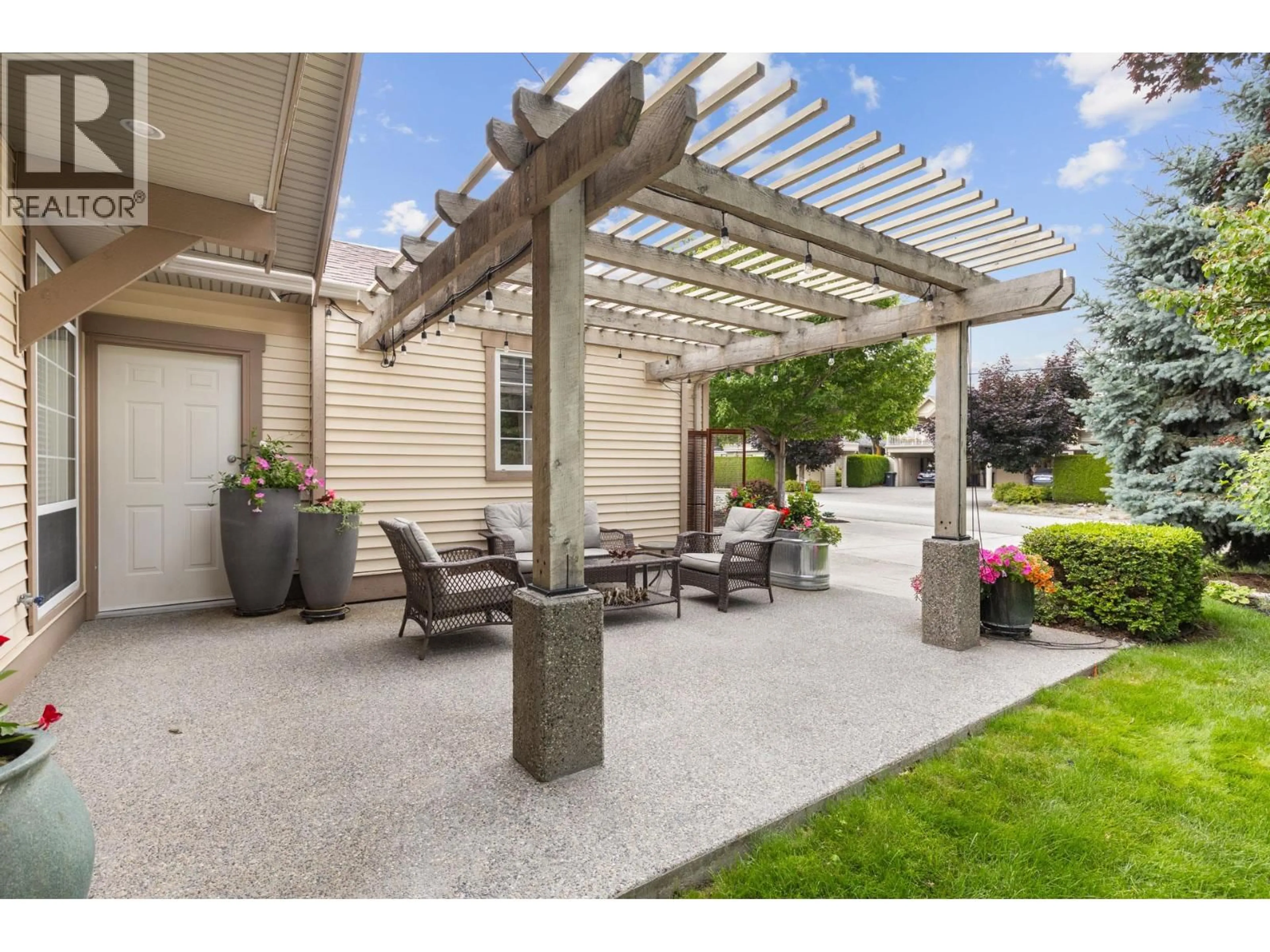 Patio, street for 4032A LAKE AVENUE, Peachland British Columbia V0H1X6
