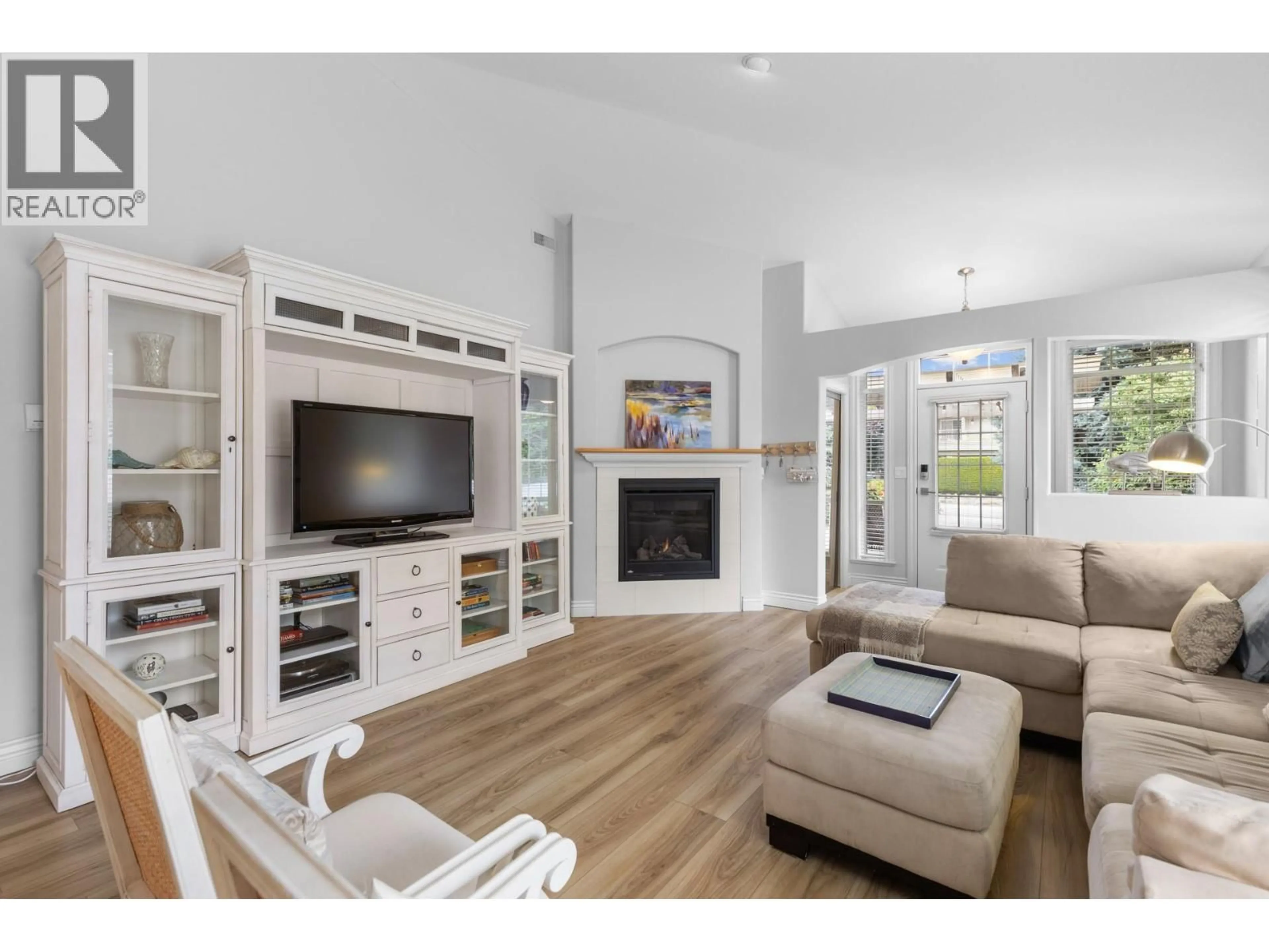 Living room with furniture, unknown for 4032A LAKE AVENUE, Peachland British Columbia V0H1X6