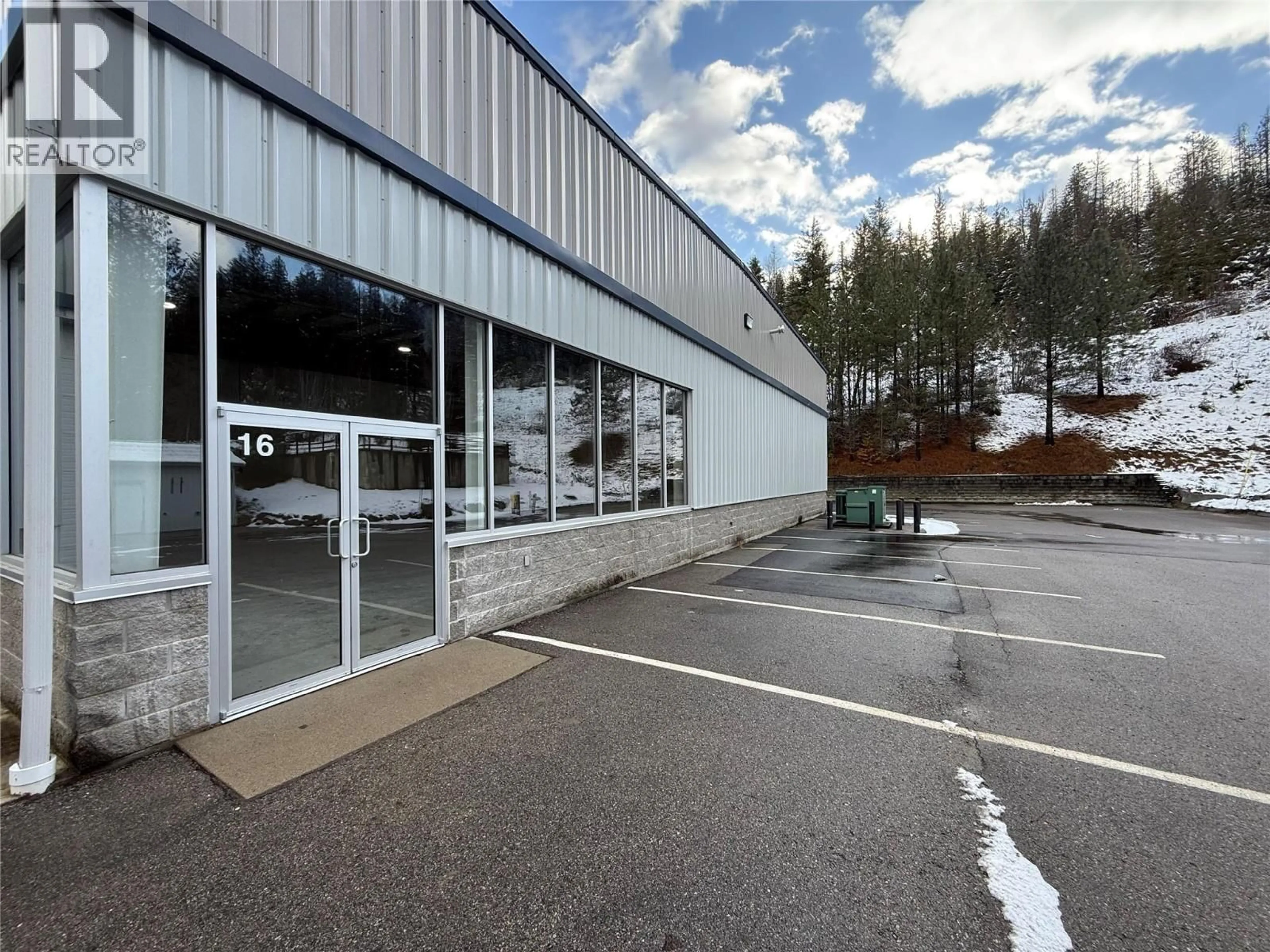 Indoor foyer for 16 - 1155 INSIGHT DRIVE, Nelson British Columbia V1L5P5