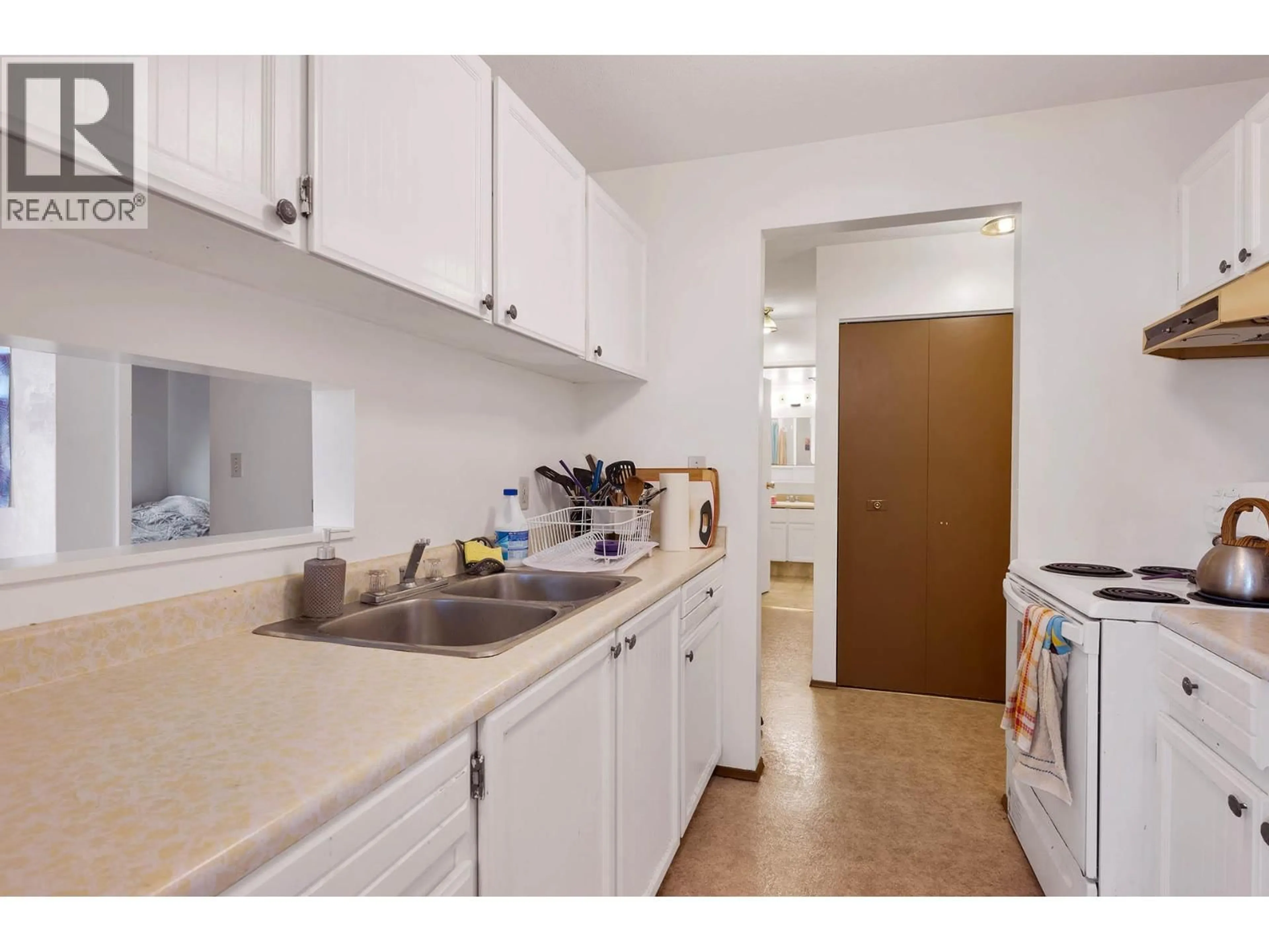 Standard kitchen, unknown for 5 - 245 PARK DRIVE, Clearwater British Columbia V0E1N1