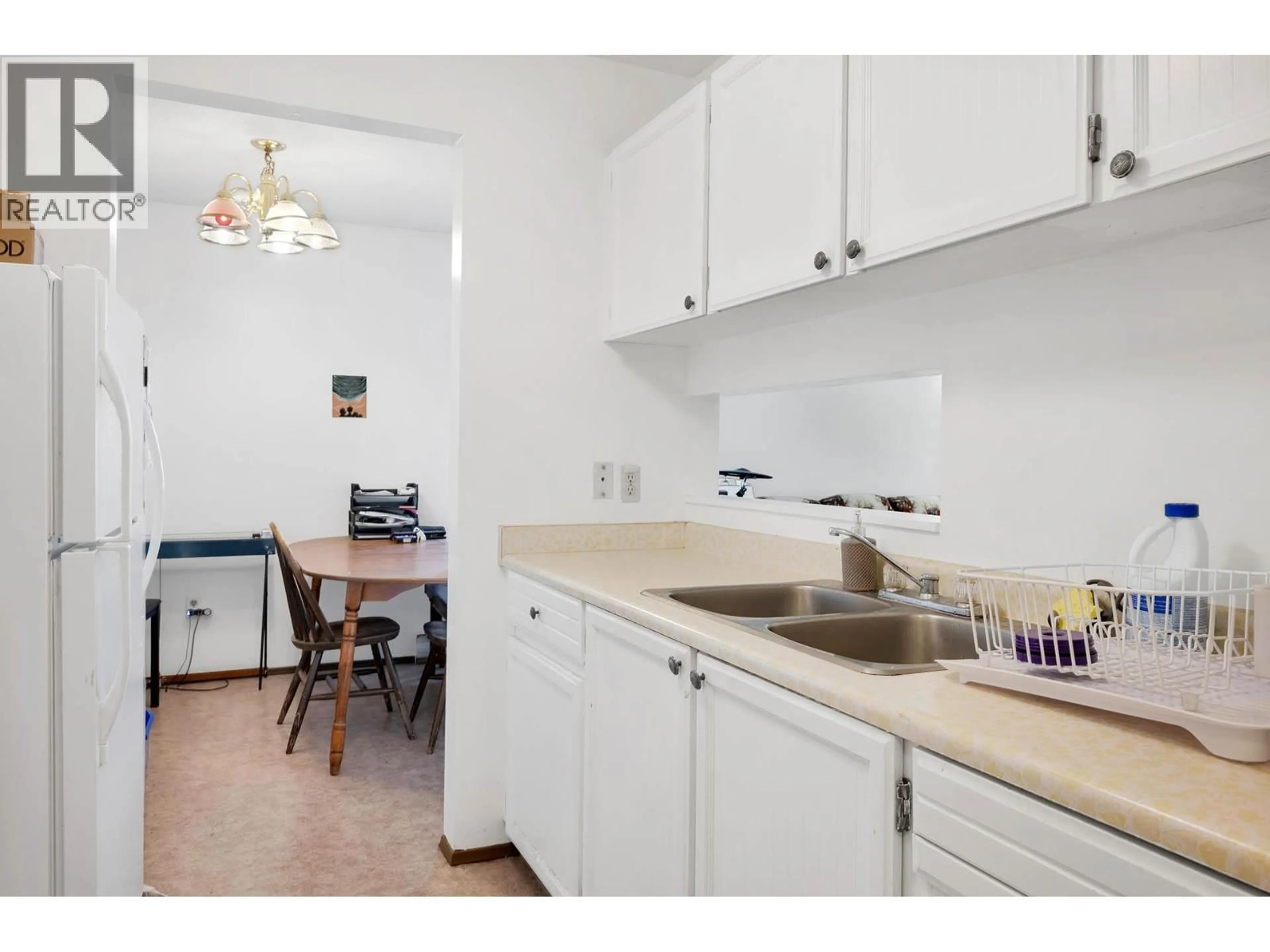 Standard kitchen, unknown for 5 - 245 PARK DRIVE, Clearwater British Columbia V0E1N1