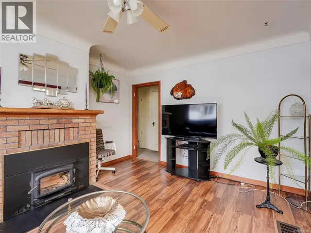 4034 CAREY ROAD, Saanich 3