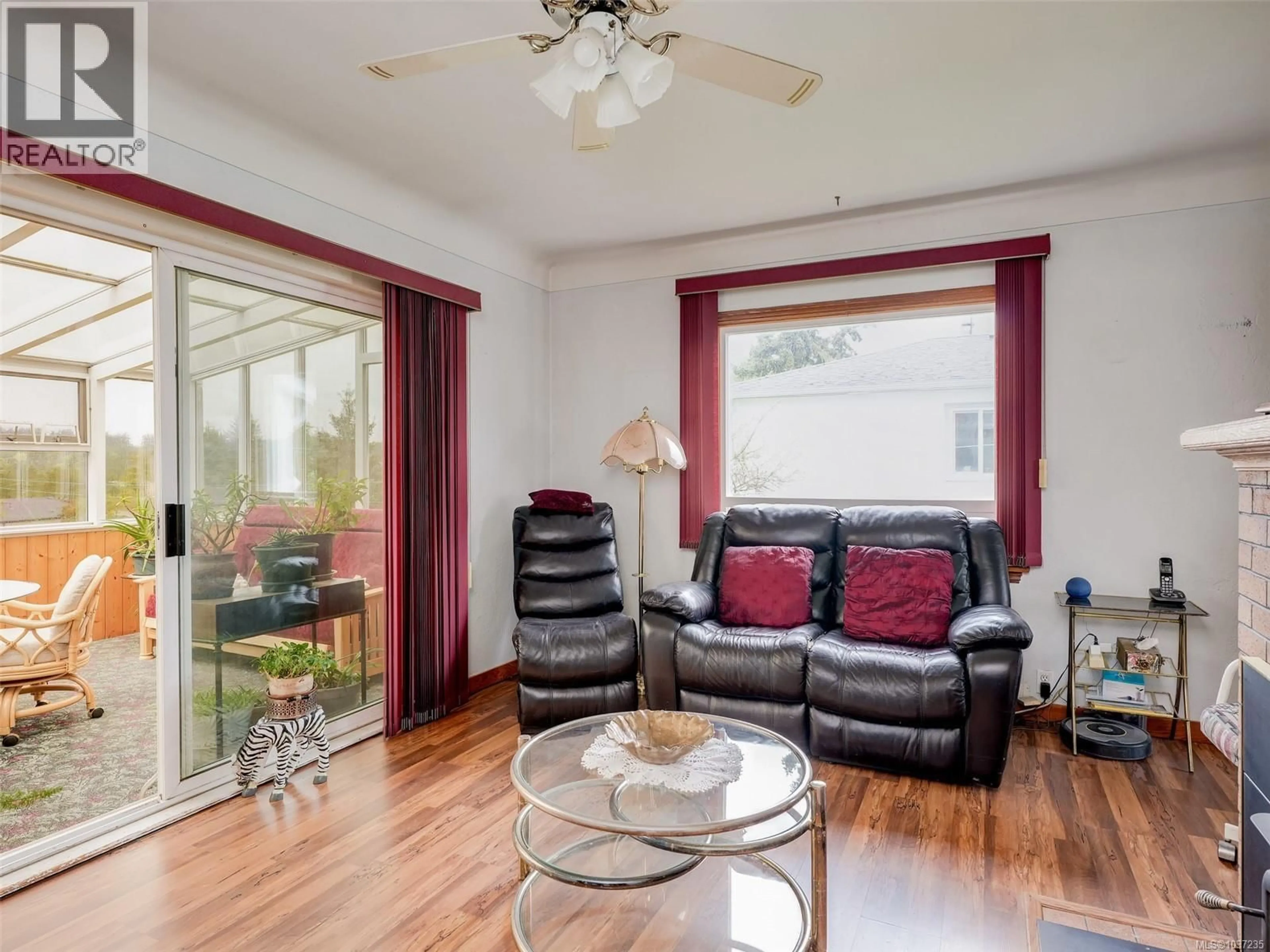 Living room with furniture, wood/laminate floor for 4034 CAREY ROAD, Saanich British Columbia V8Z4E8